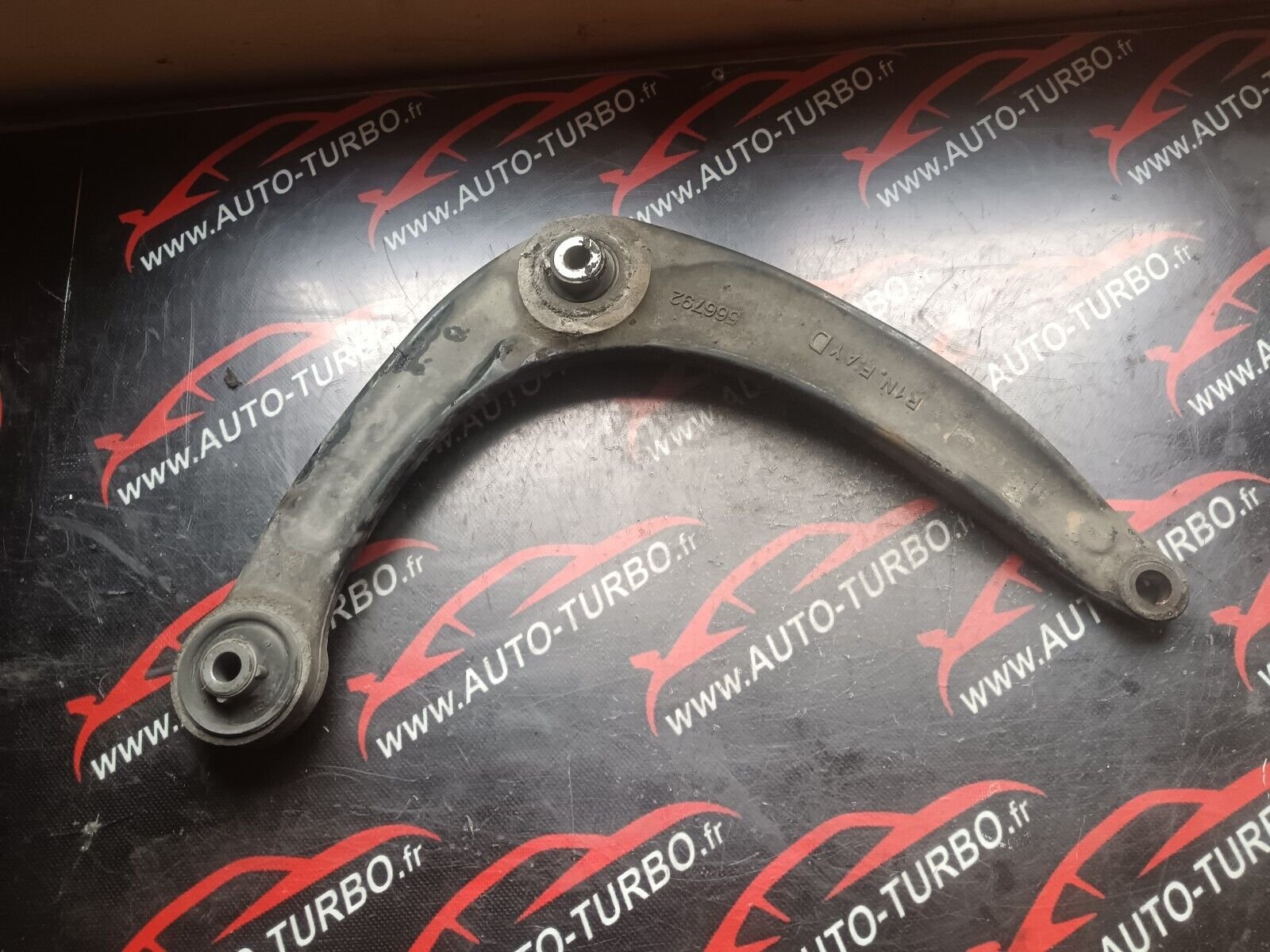 BRAS DE SUSPENSION DROIT CITROEN C4 1.6VTI 90CH COUPE REFERENCE: 566792