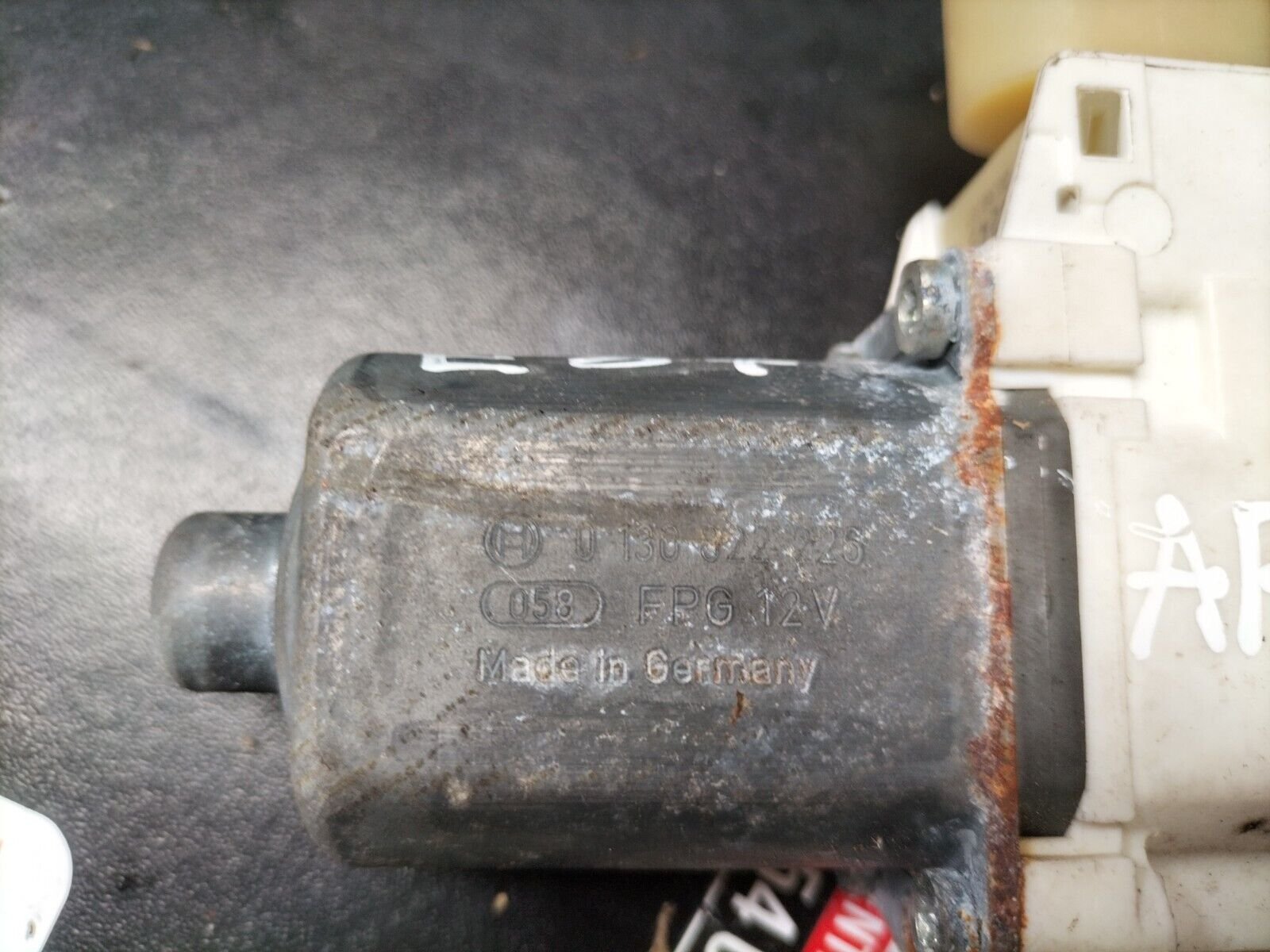 MOTEUR LEVE VITRE AVANT GAUCHE  BMW SERIE 1 E87 996624-101, 6927027