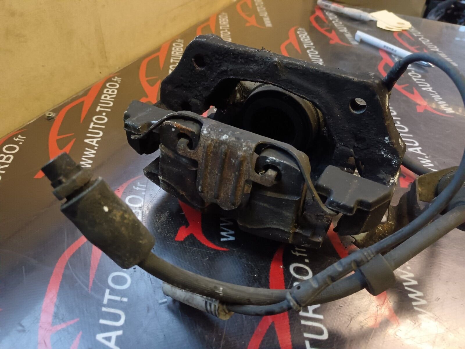 ETRIER AVANT GAUCHE BMW SERIE 1 E87 REFERENCE: 34116776527