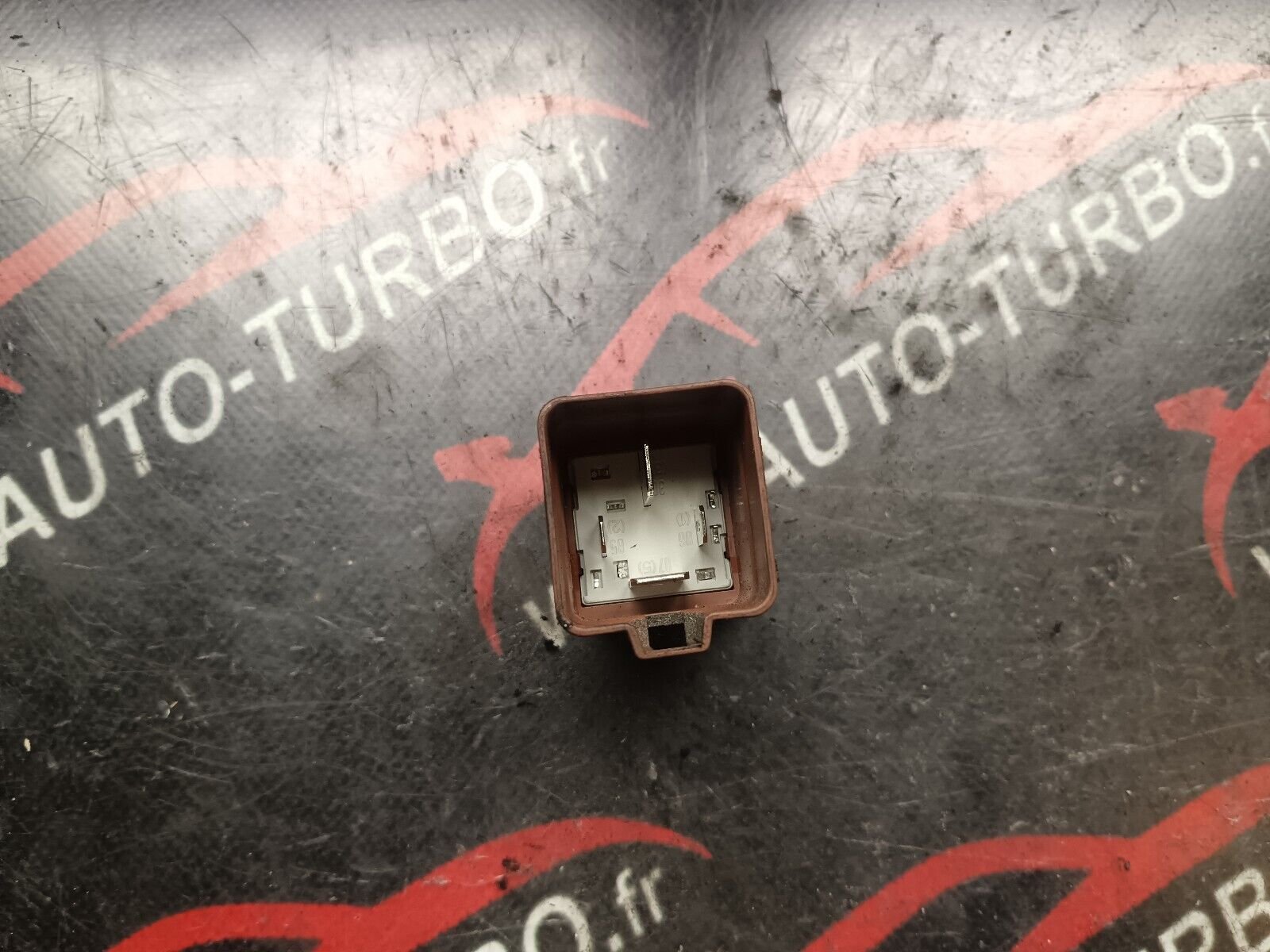 RELAIS OMRON CITROEN C4 1.6VTI 90CH COUPE REFERENCE: 250030