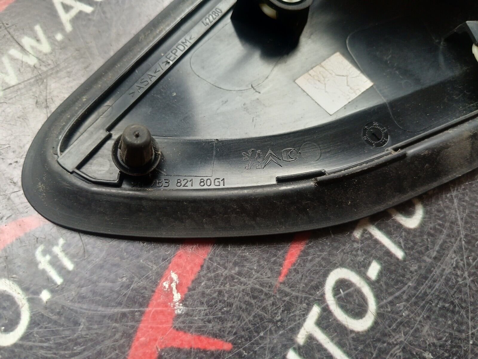 ENJOLIVEUR AILE PEUGEOT 2008 1.6HDI 110CH REFERENCE: 9678382180