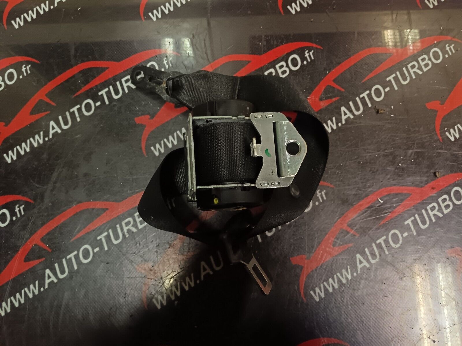 CEINTURE DE SECURITE ARRIERE DROIT BMW SERIE 1 REFERENCE: 607051100D