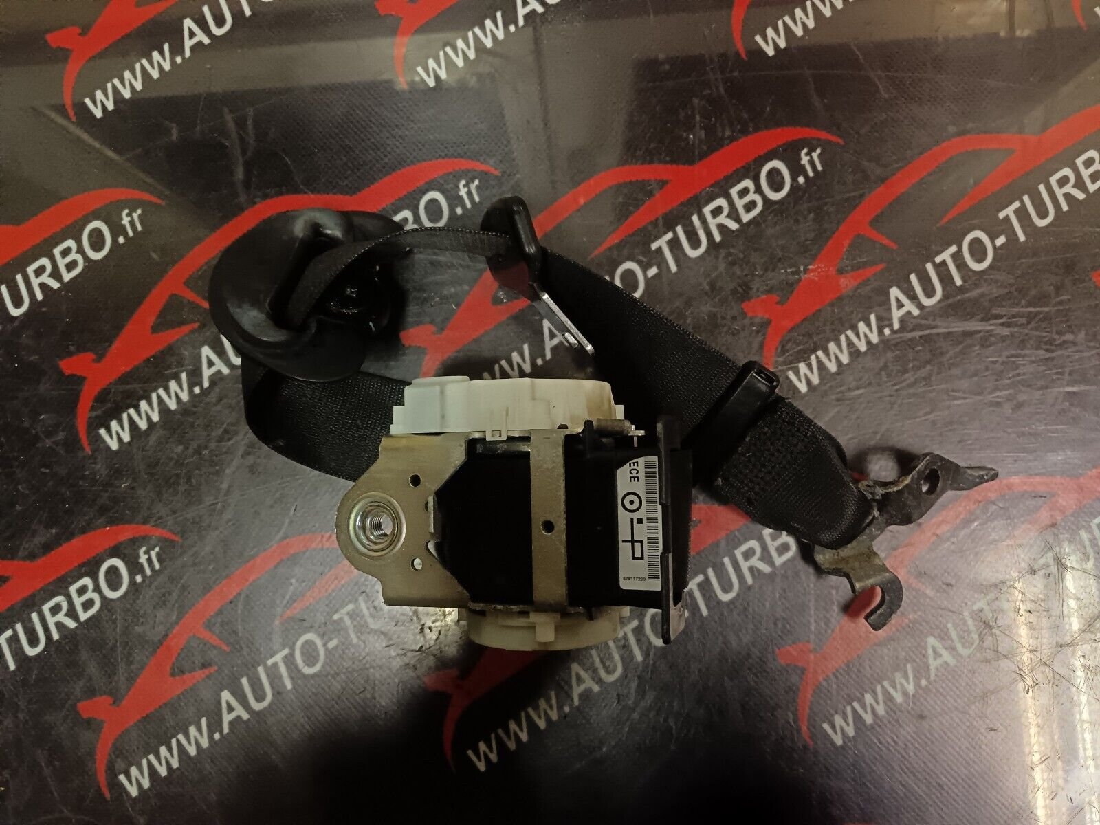 CEINTURE DE SECURITE AVANT DROIT BMW SERIE 1 REFERENCE: 33059849