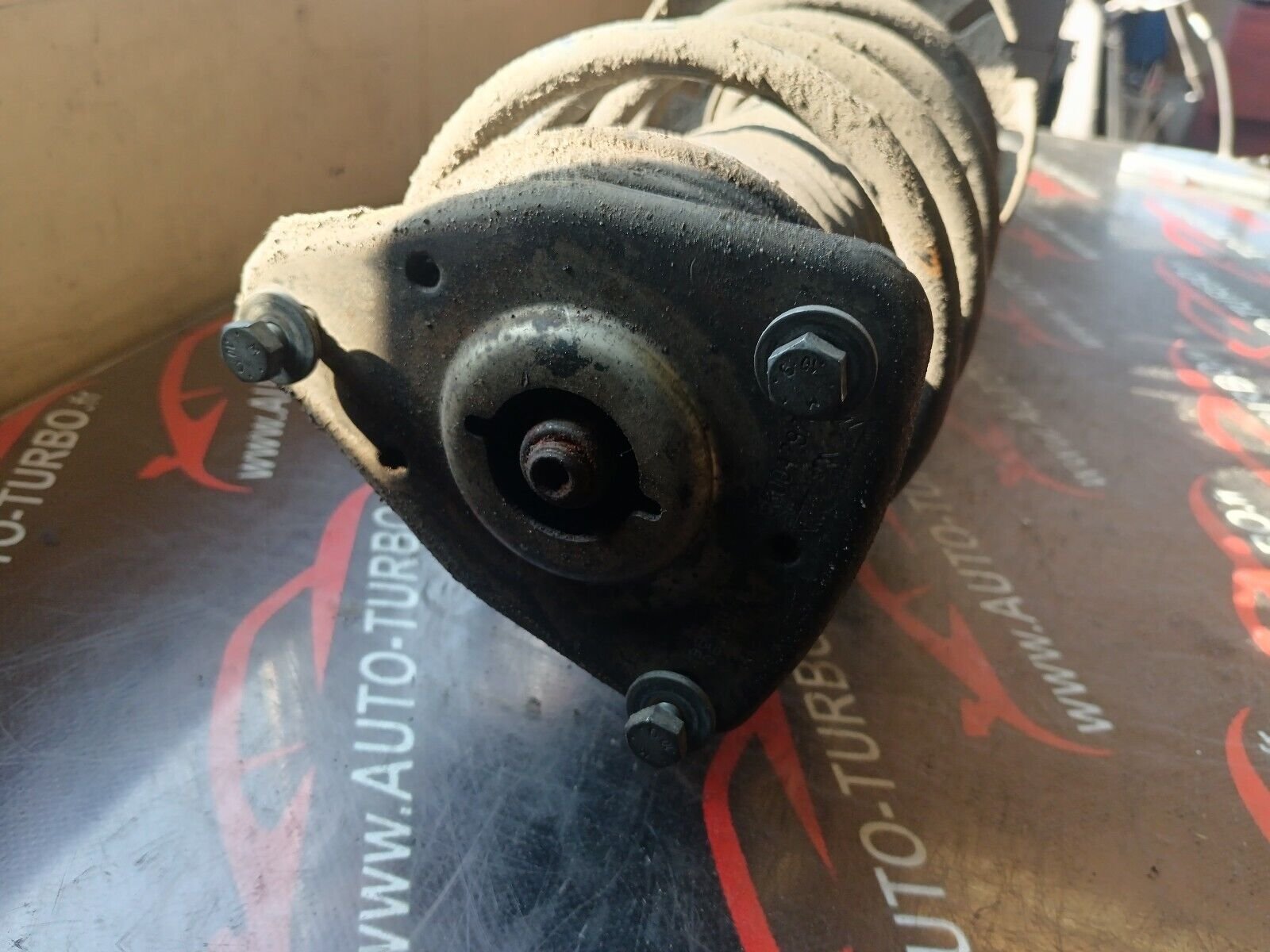 AMORTISSEUR AVANT GAUCHE PEUGEOT 308II REFERENCE: 9816394580