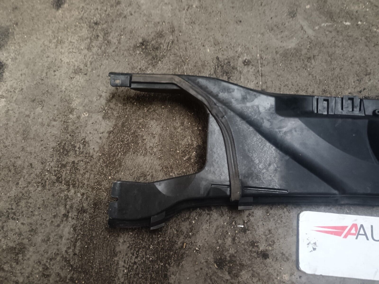 BAIE DE PARE-BRISE BMW SERIE 1 E87 REFERENCE: 6989788