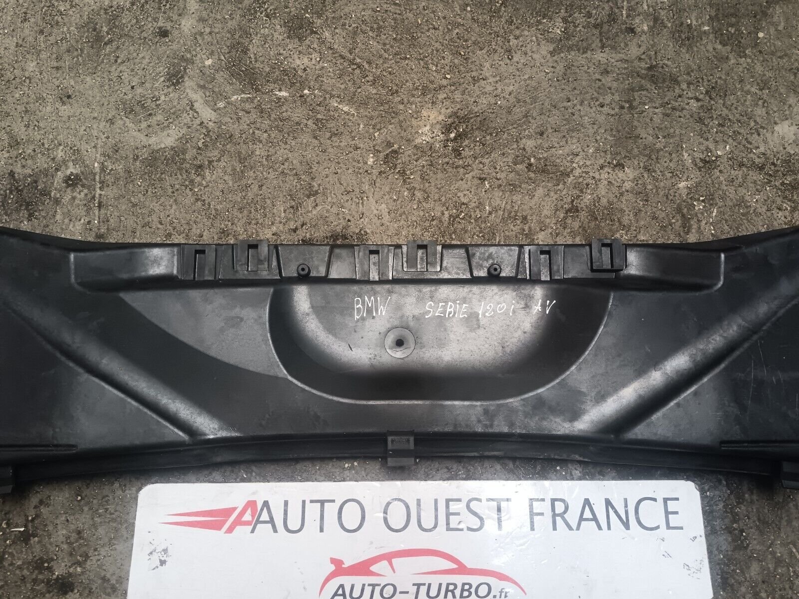 BAIE DE PARE-BRISE BMW SERIE 1 E87 REFERENCE: 6989788