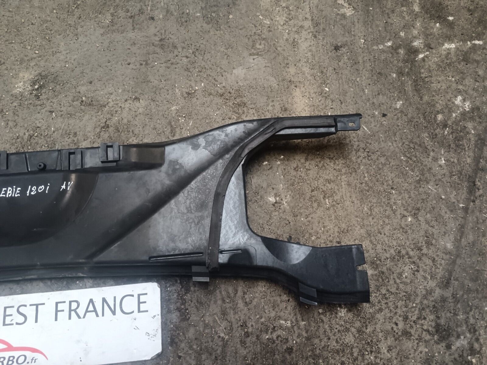 BAIE DE PARE-BRISE BMW SERIE 1 E87 REFERENCE: 6989788