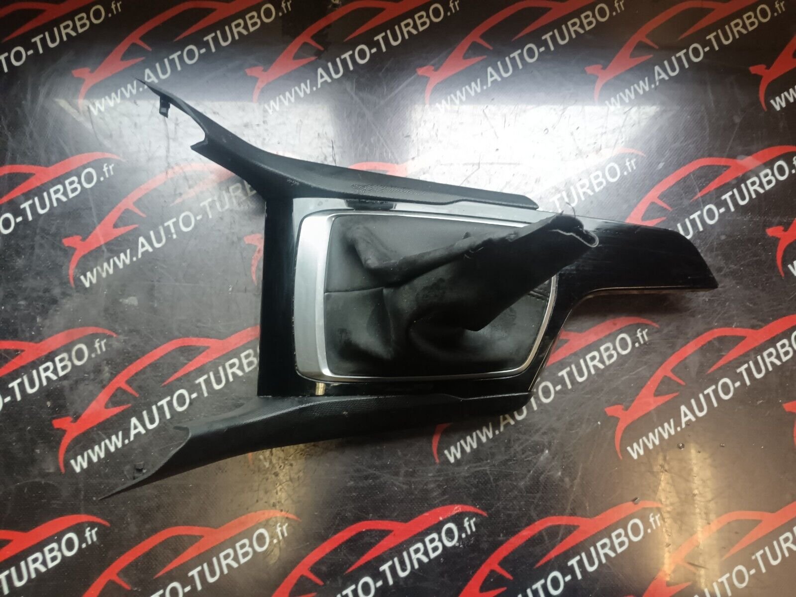 GARNITURE  POMMEAU DE LEVIER DE VITESSE PEUGEOT 308 II REFERENCE: 9677993380