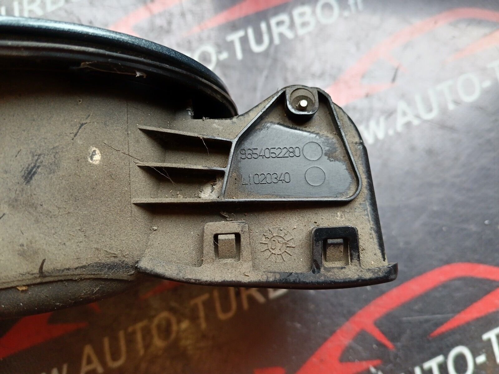 VOLET DE TRAPPECARBURANT CITROEN C4 PICASSO REFERENCE: 9654052280