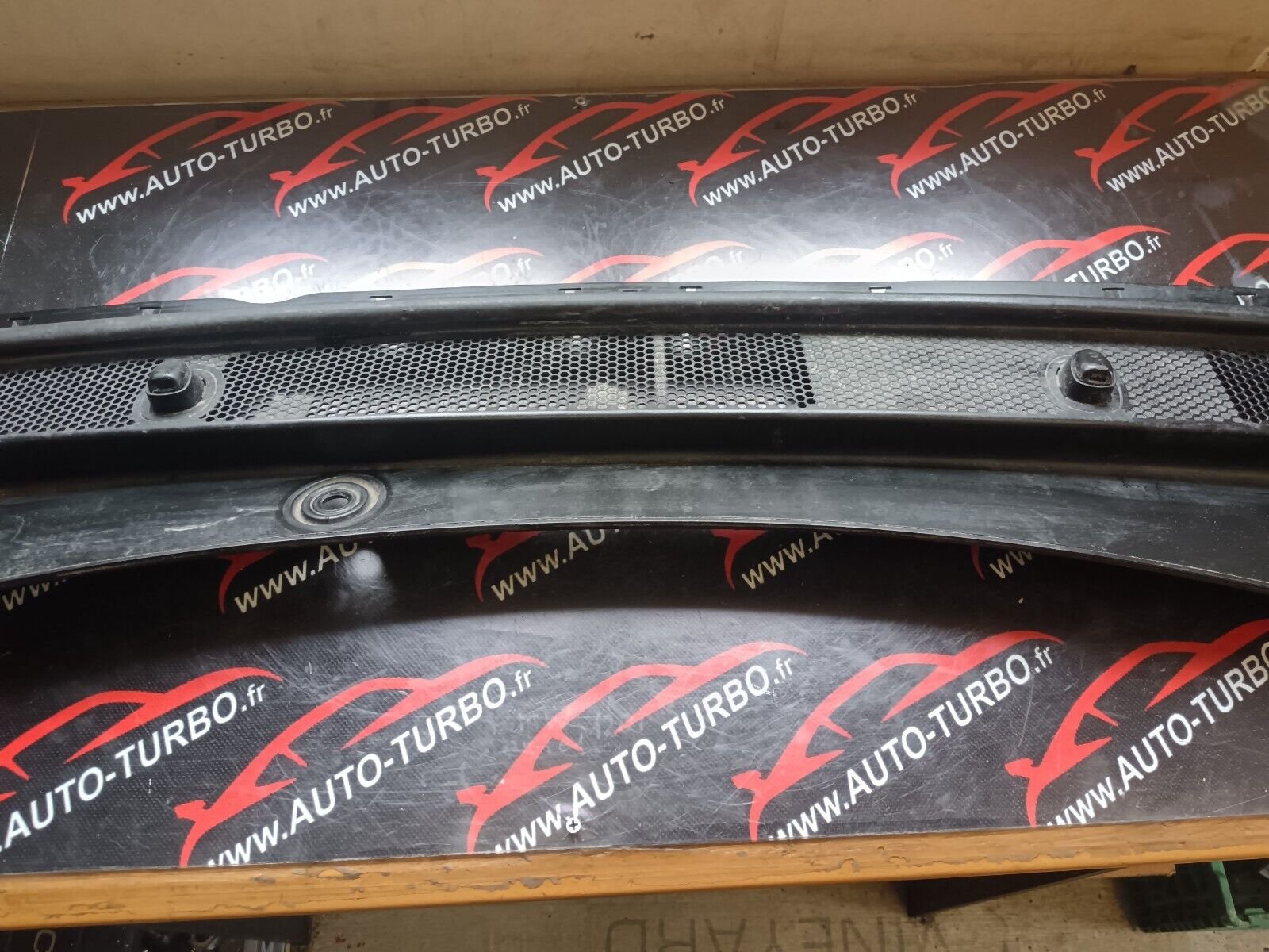 BAIE DE PARE BRISE PEUGEOT 308SW PHASE II REFERENCE: 98008282