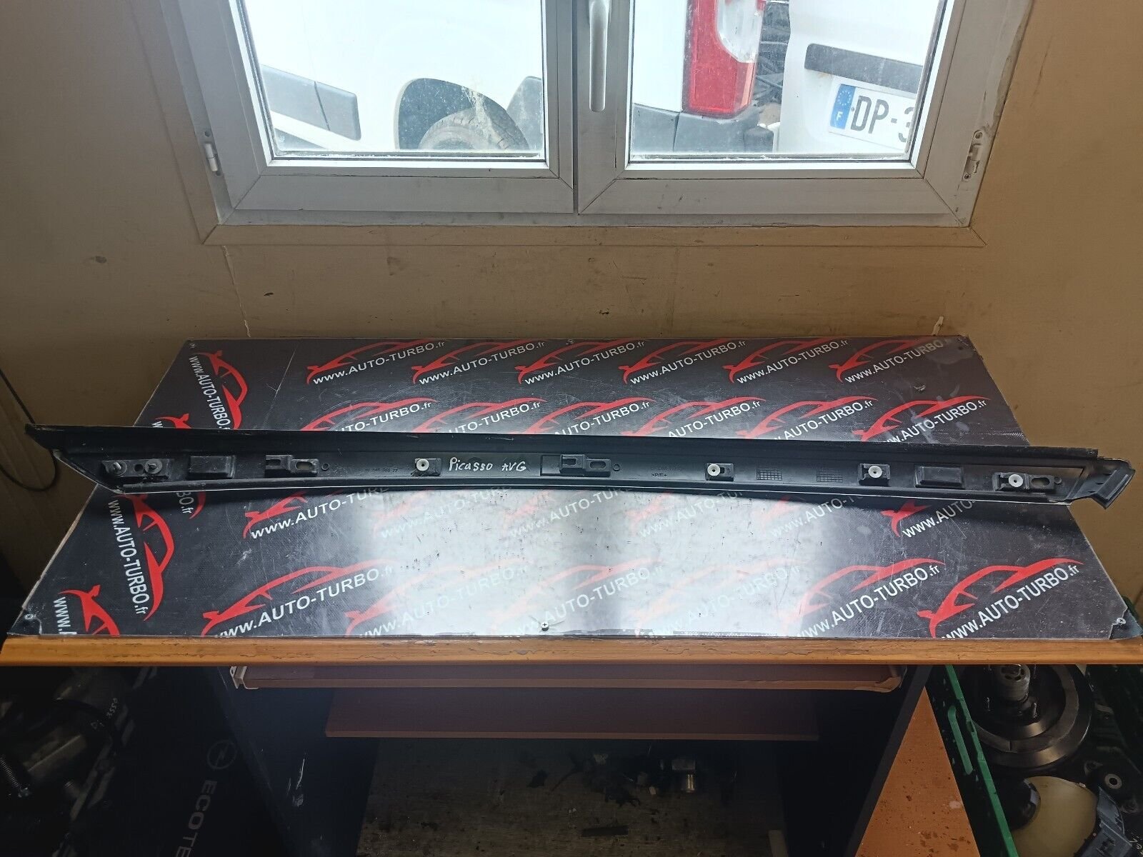 BAIE DE PARE BRISE GAUCHE CITROEN C4 PICASSO REFERENCE: 9654505577