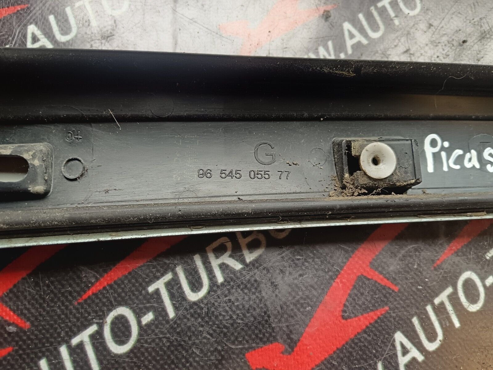 BAIE DE PARE BRISE GAUCHE CITROEN C4 PICASSO REFERENCE: 9654505577