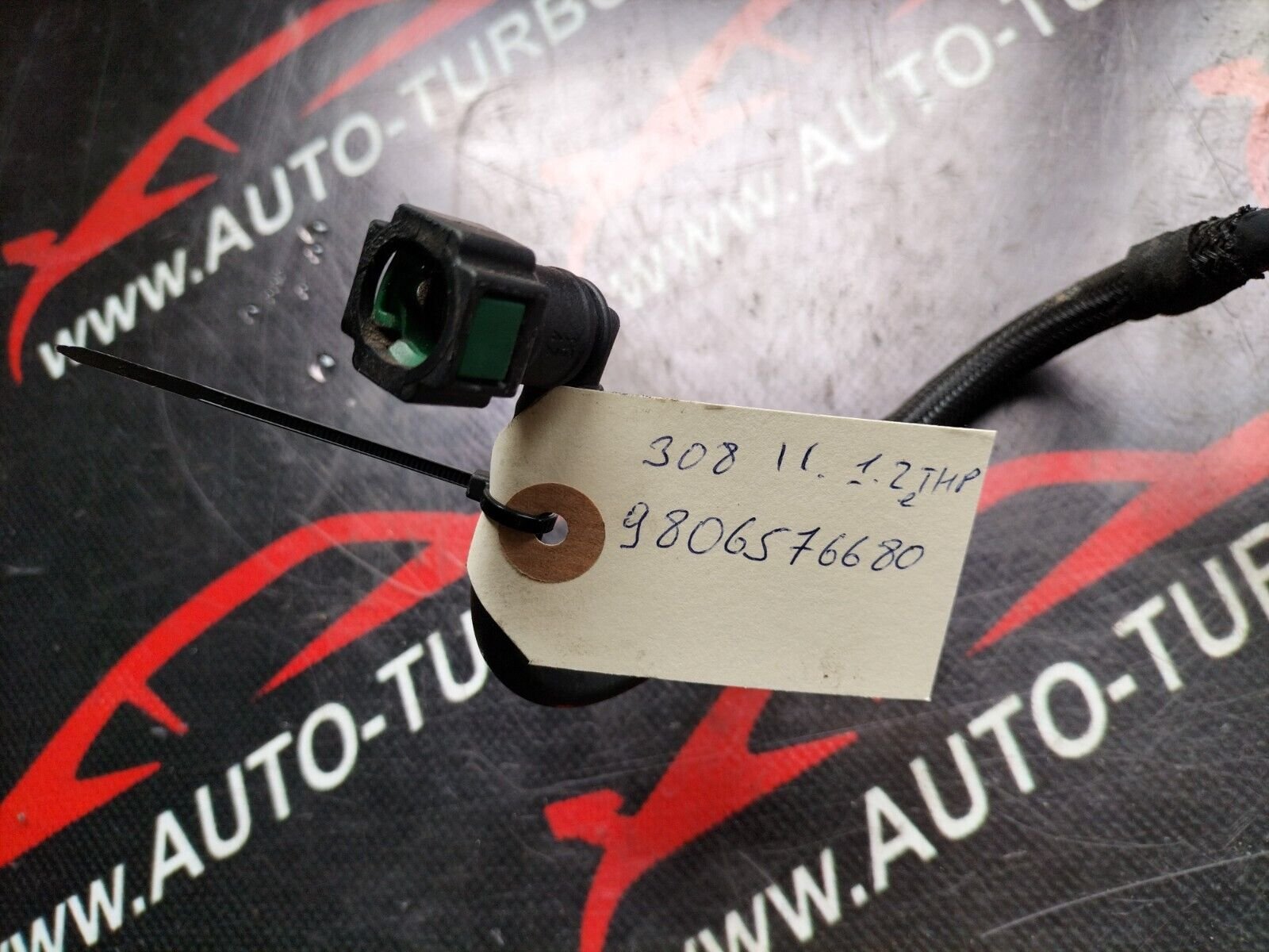 CONDUITS TUYEAUS DE DEPRESSION   PEUGEOT 308 II 1.2 eTHP 9806576680, 9677783780