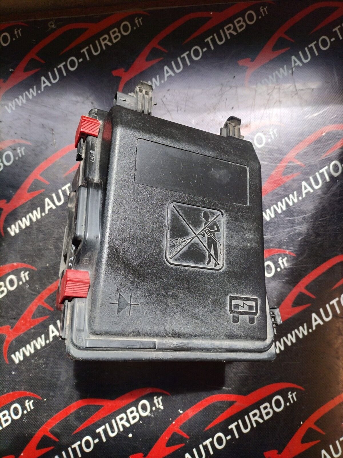 BOITE A FUSIBLE  PEUGEOT  308 II