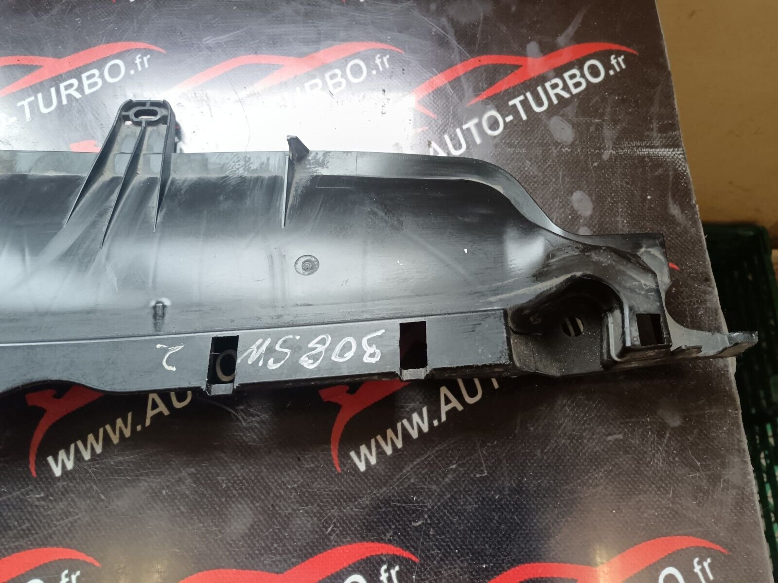 GARNITURE ESSUI GLACE PEUGEOT 308SW PHASE II REFERENCE: 9807815180