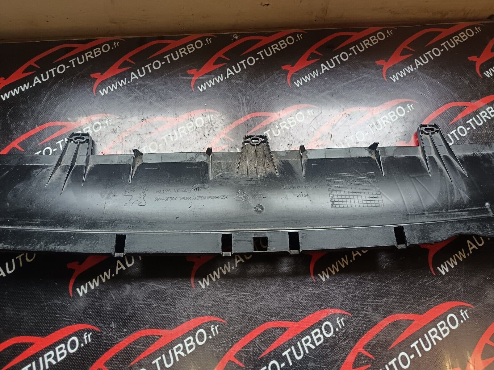 GARNITURE ESSUI GLACE PEUGEOT 308SW PHASE II REFERENCE: 9807815180