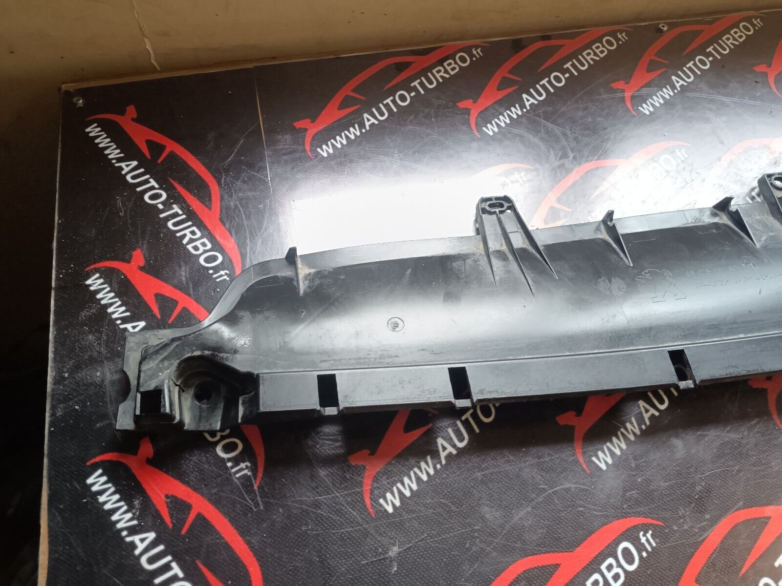 GARNITURE ESSUI GLACE PEUGEOT 308SW PHASE II REFERENCE: 9807815180