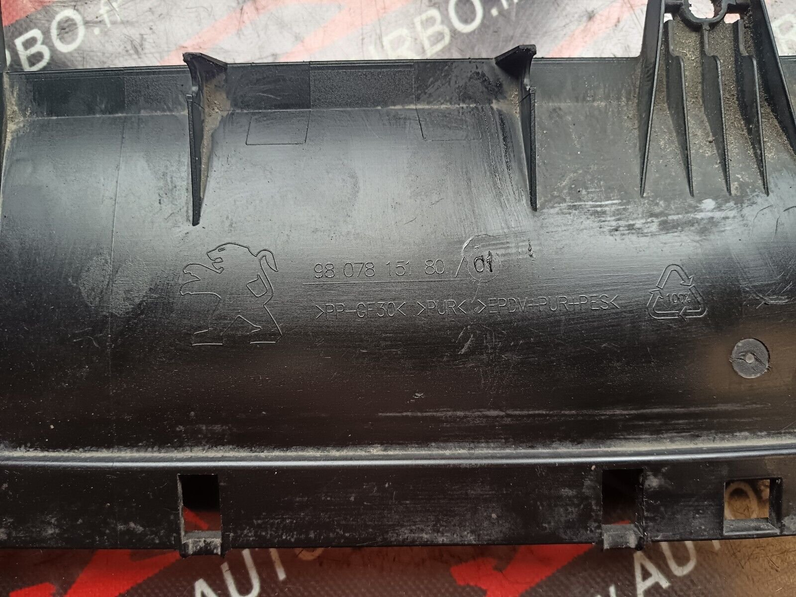 GARNITURE ESSUI GLACE PEUGEOT 308SW PHASE II REFERENCE: 9807815180