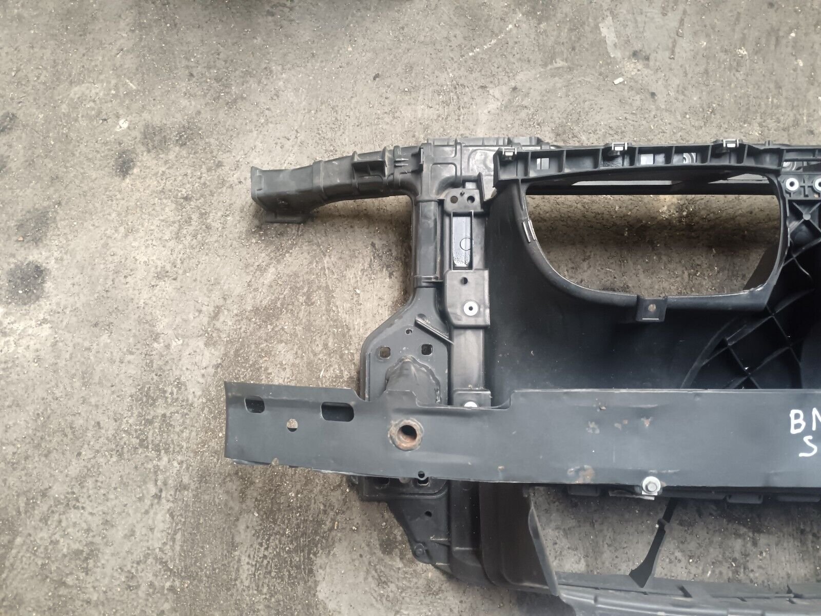 FACE AVANT BMW SERIE 1 E87 REFERENCE: 1857515016