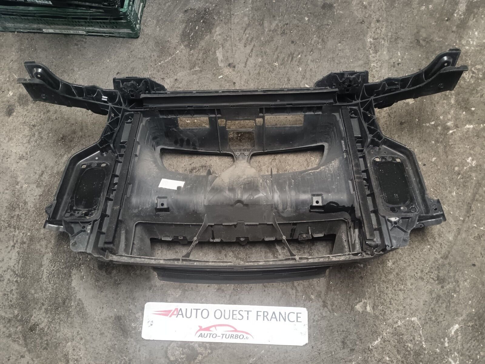 FACE AVANT BMW SERIE 1 E87 REFERENCE: 1857515016