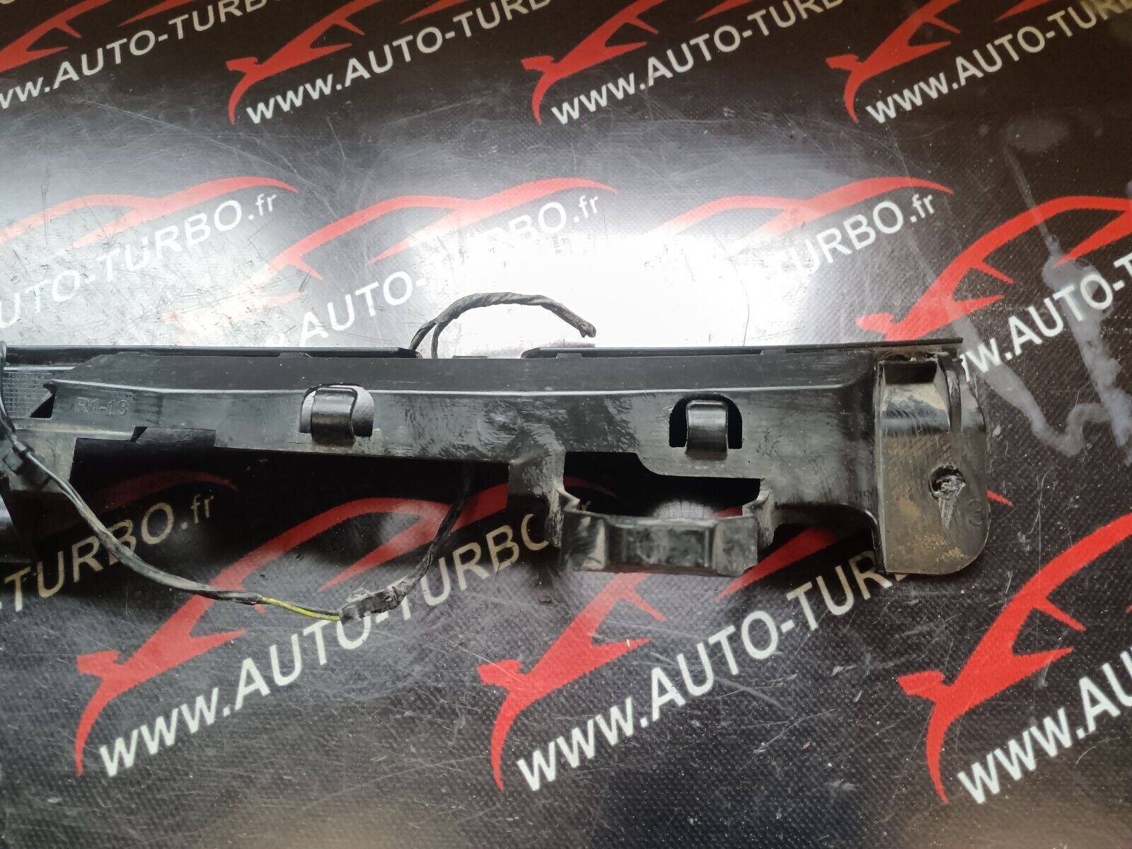 SUPPORT CENTRALE PARE CHOC ARRIERE OPEL ASTRA J REFERENCE: 13266743