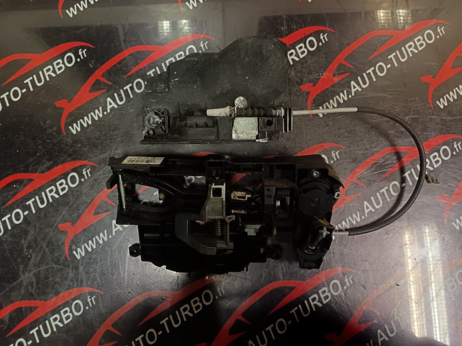 SERRURE DE PORTE AVANT GAUCHE BMW E60 REFERENCE: 053702