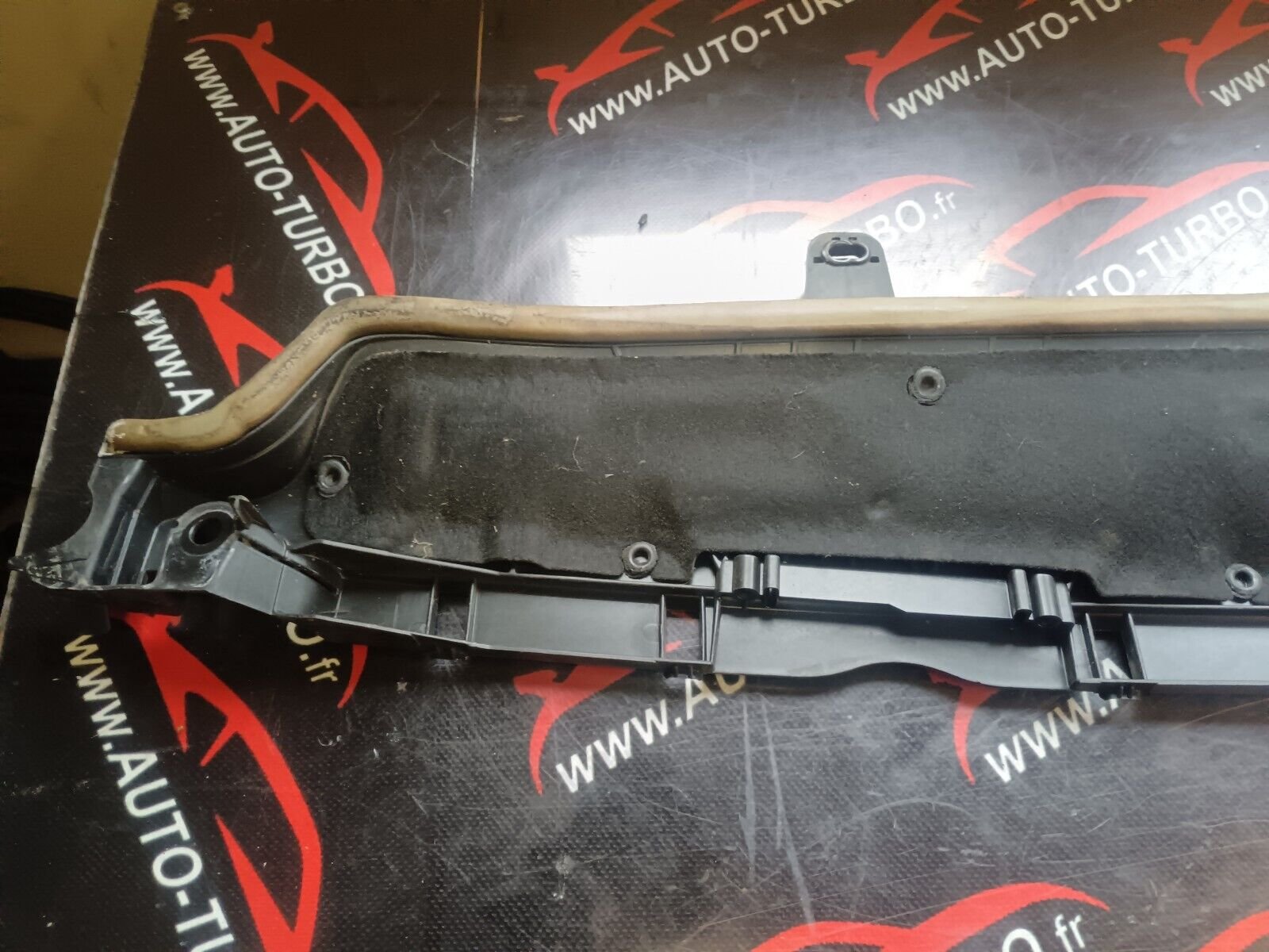 GARNITURE ESSUI GLACE PEUGEOT 308II REFERENCE: 9807815180