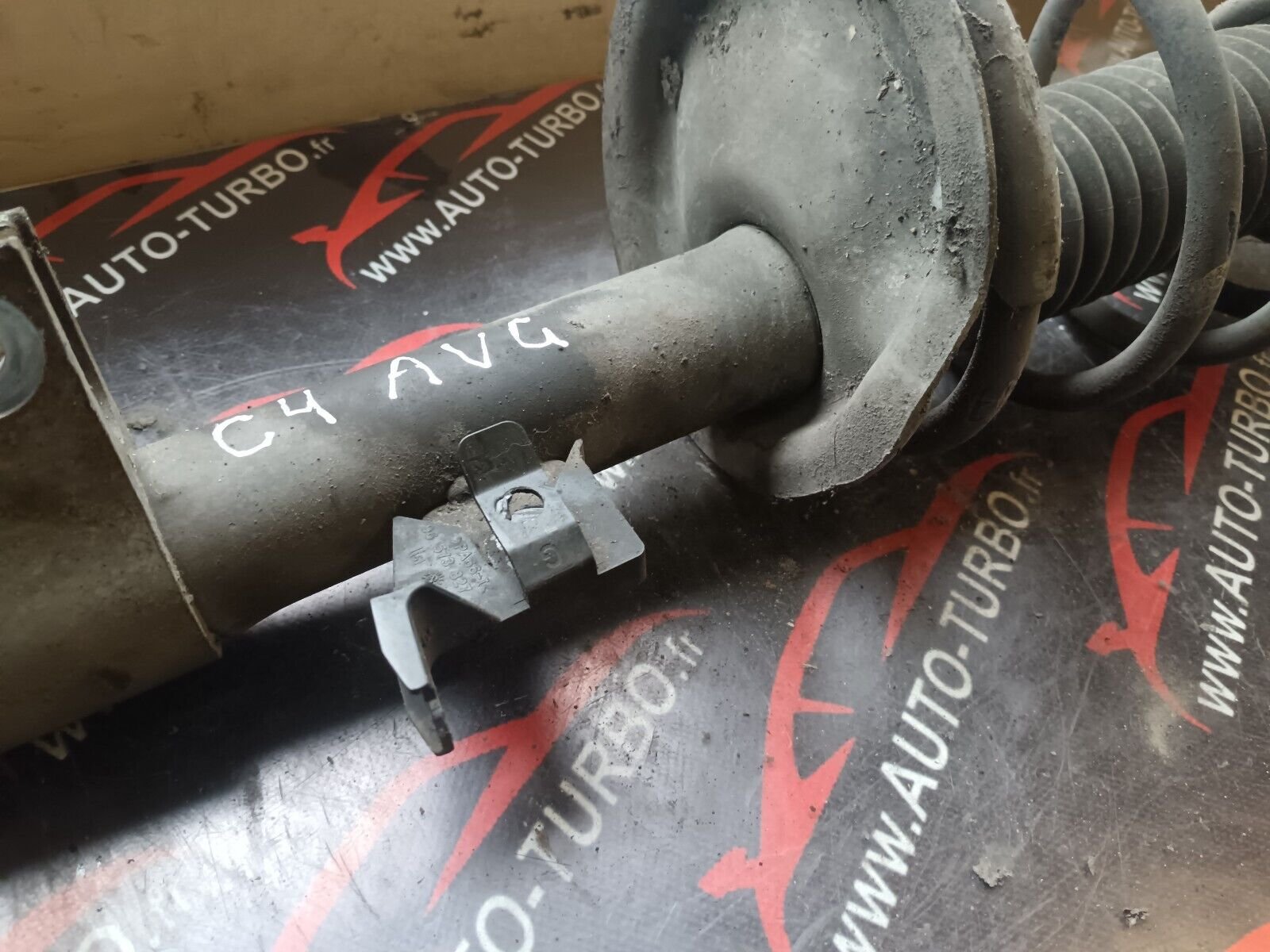 JAMBE DE SUSPENSION AVANT GAUCHE CITROEN C4 1.6VTI 90CH COUPE