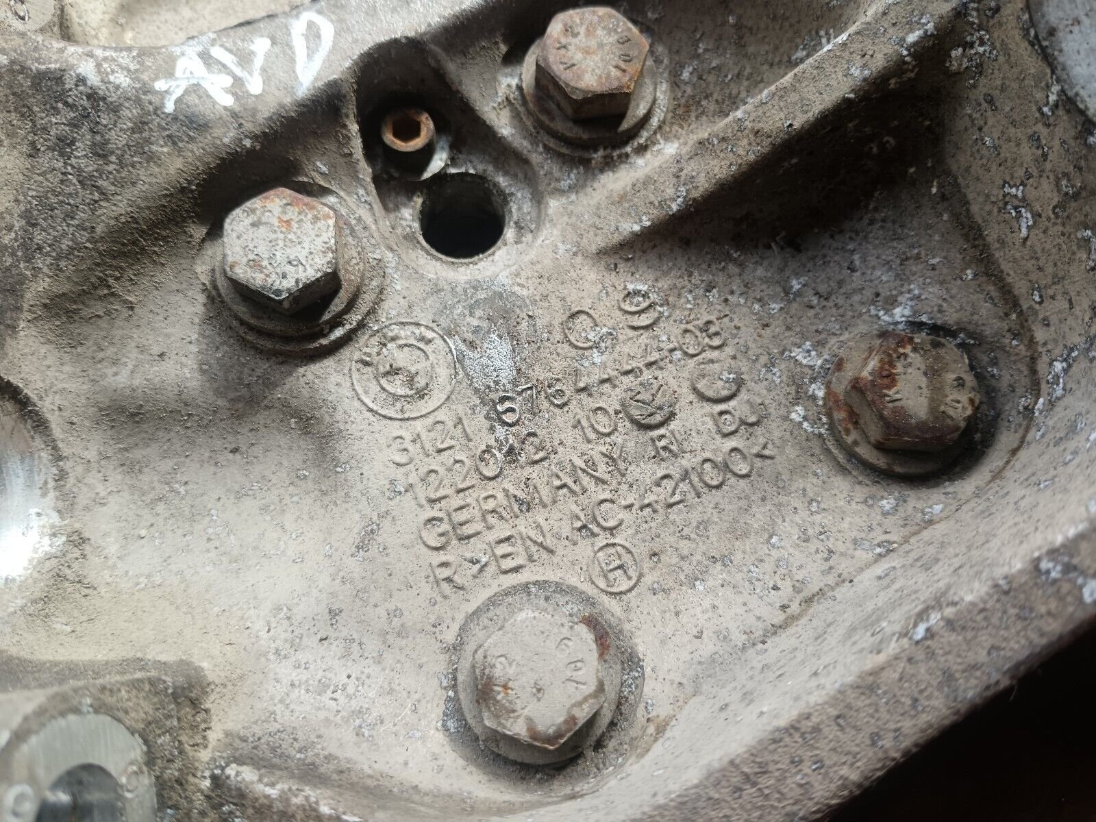 FUSEE DE ROUE AVANT DROIT BMW SERIE 1 E87 120i 150CH REFERENCE: 6764444