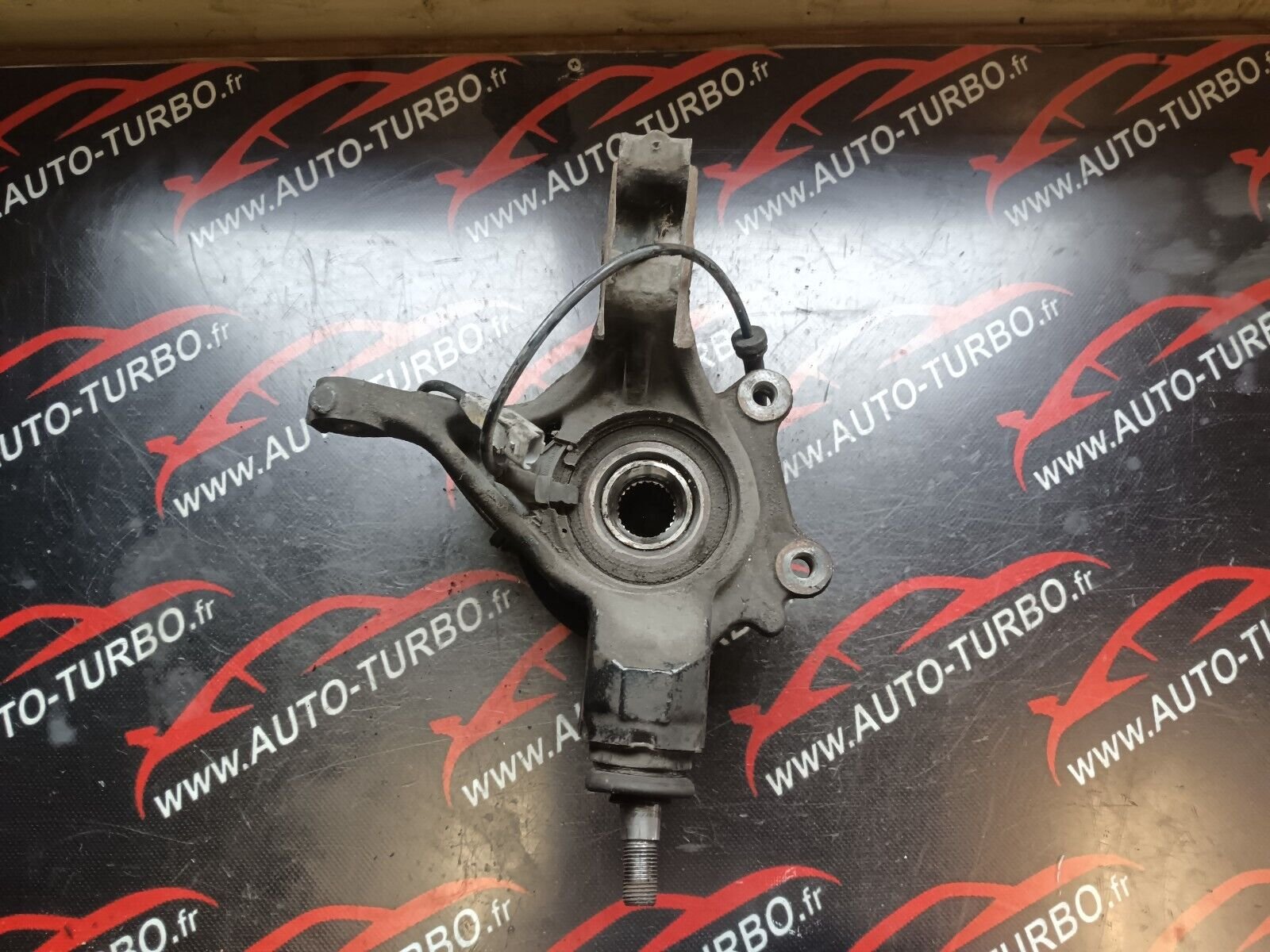 FUSEE AVANT GAUCHE CITROEN C4 1.6VTI 90CH COUPE