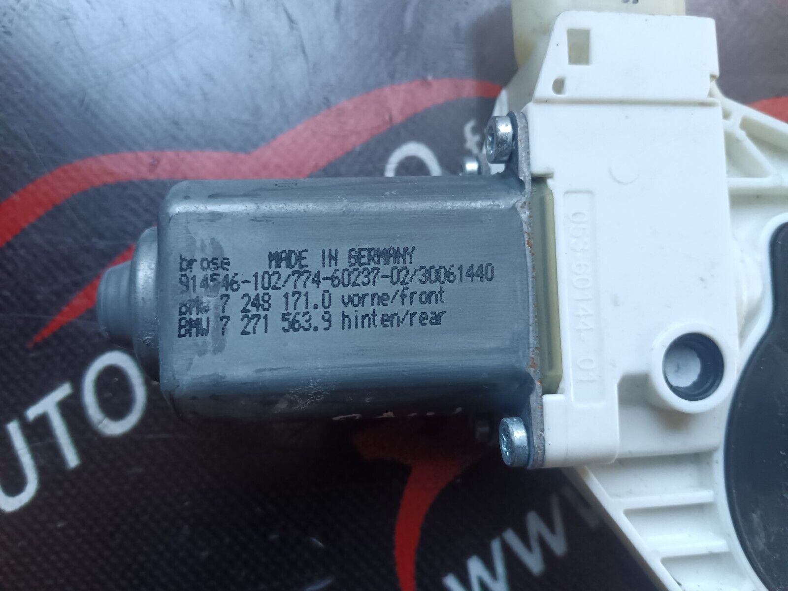 MOTEUR LEVE VITRE ARRIERE GAUCHE BMW F10 REFERENCE: 7182121