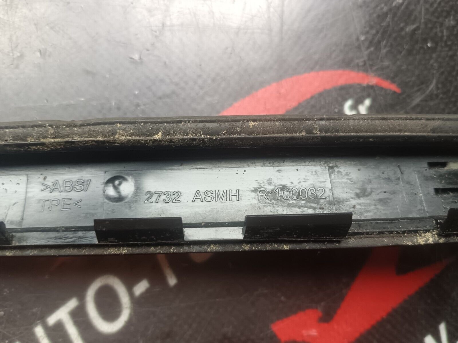 MOULURE DROIT CITROEN C4 1.6VTI 90CH COUPE