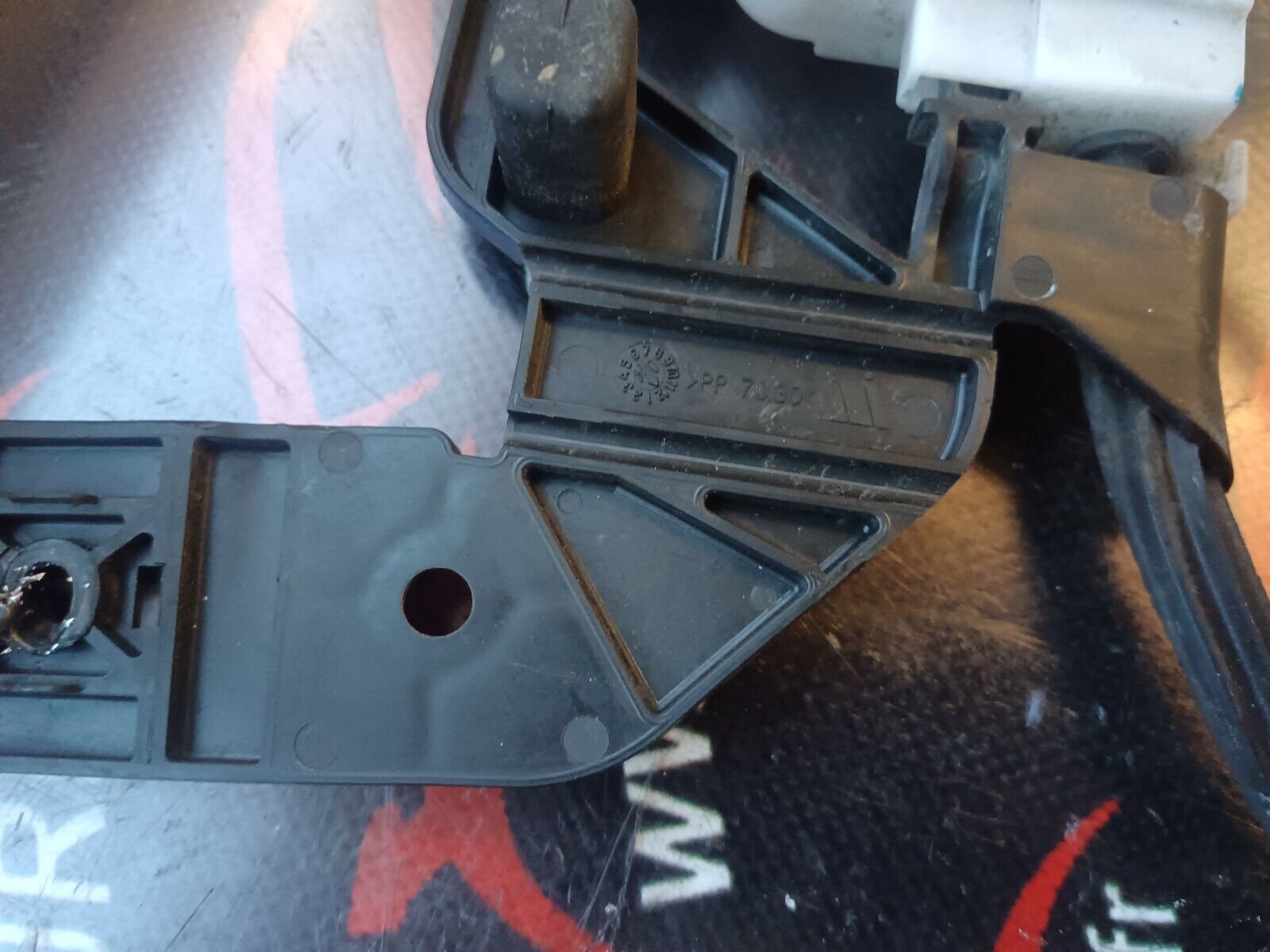 SERRURE ARRIERE DROIT ALFA ROMEO 159 REFERENCE: 50513059