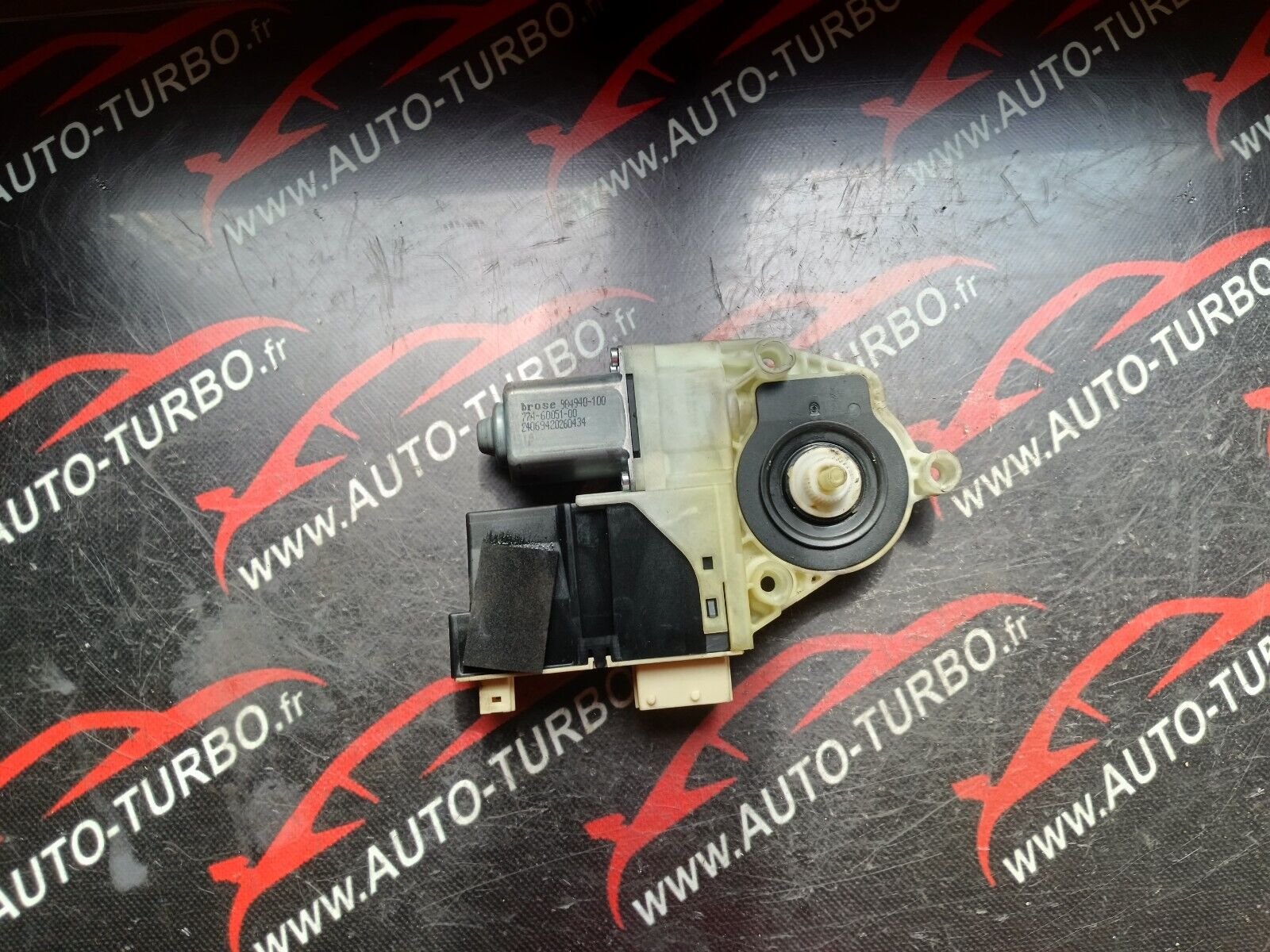 MOTEUR LEVE VITRE AVANT DROIT PRINCIPAL CITROEN C4 1.6VTI COUPE REF: 9681576780