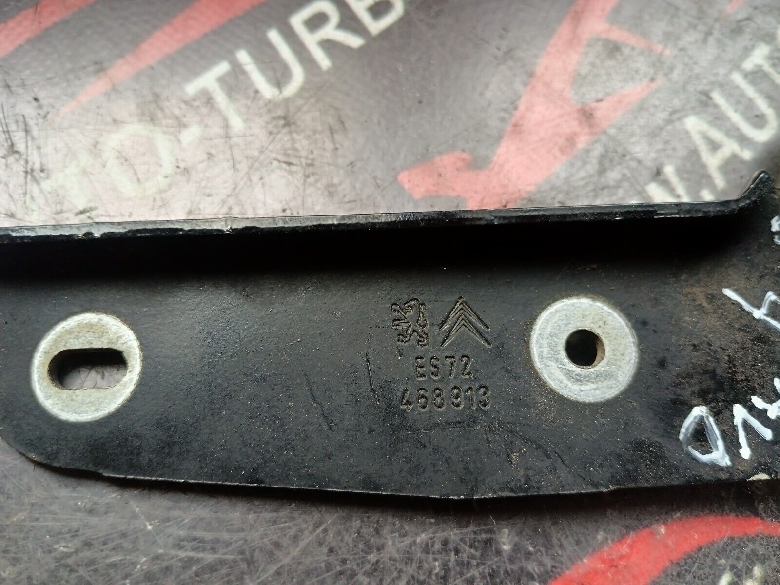 CHARNIERE CAPOT DROIT CITROEN C4 1.6VT 90CH COUPE REFERENCE: 468913