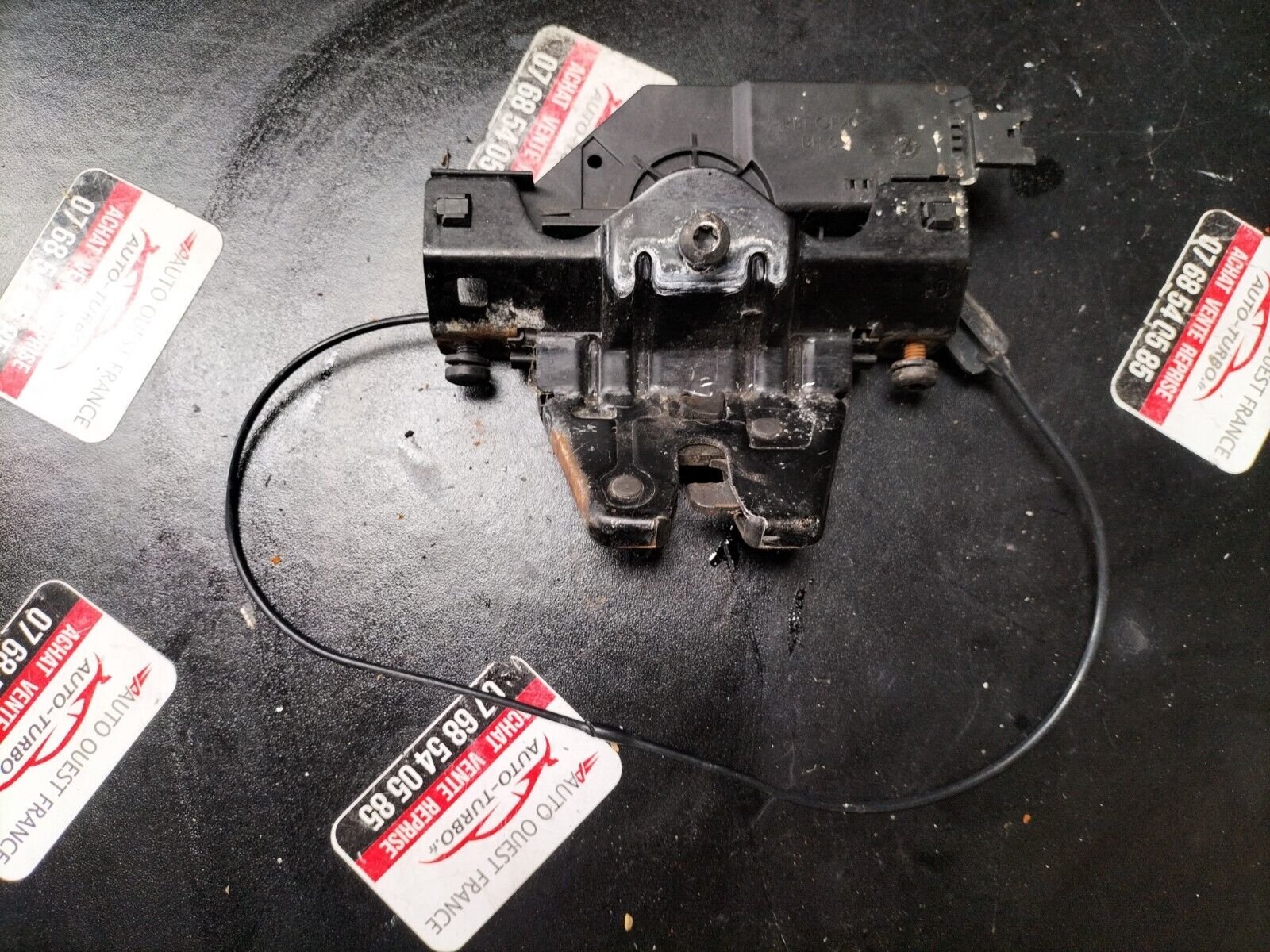 SERRURE DE COFFRE BMW SERIE1 E87 7840617