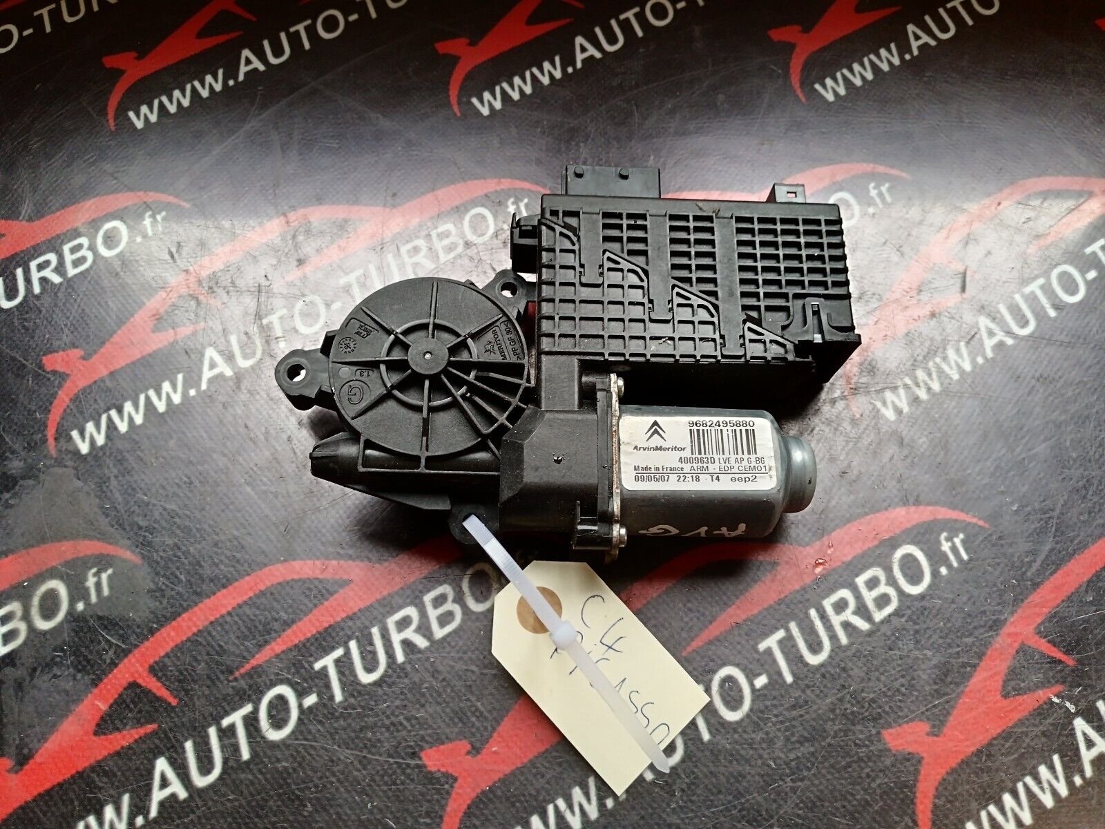 MOTEUR LEVE VITRE AVANT GAUCHE C4 PICASSO REFERENCE: 9682495880