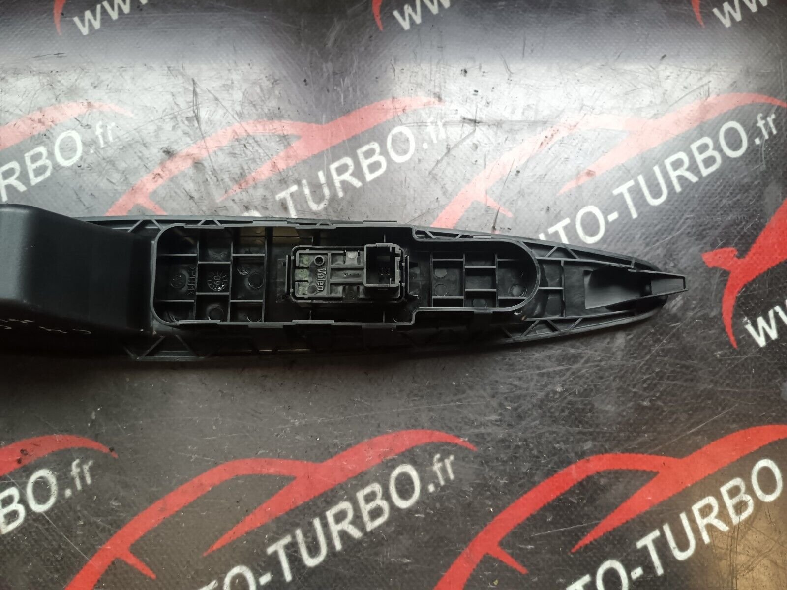 COMMANDE LEVE VITRE AVANT DROIT CITROEN C4 1.6VTI 90CH COUPE