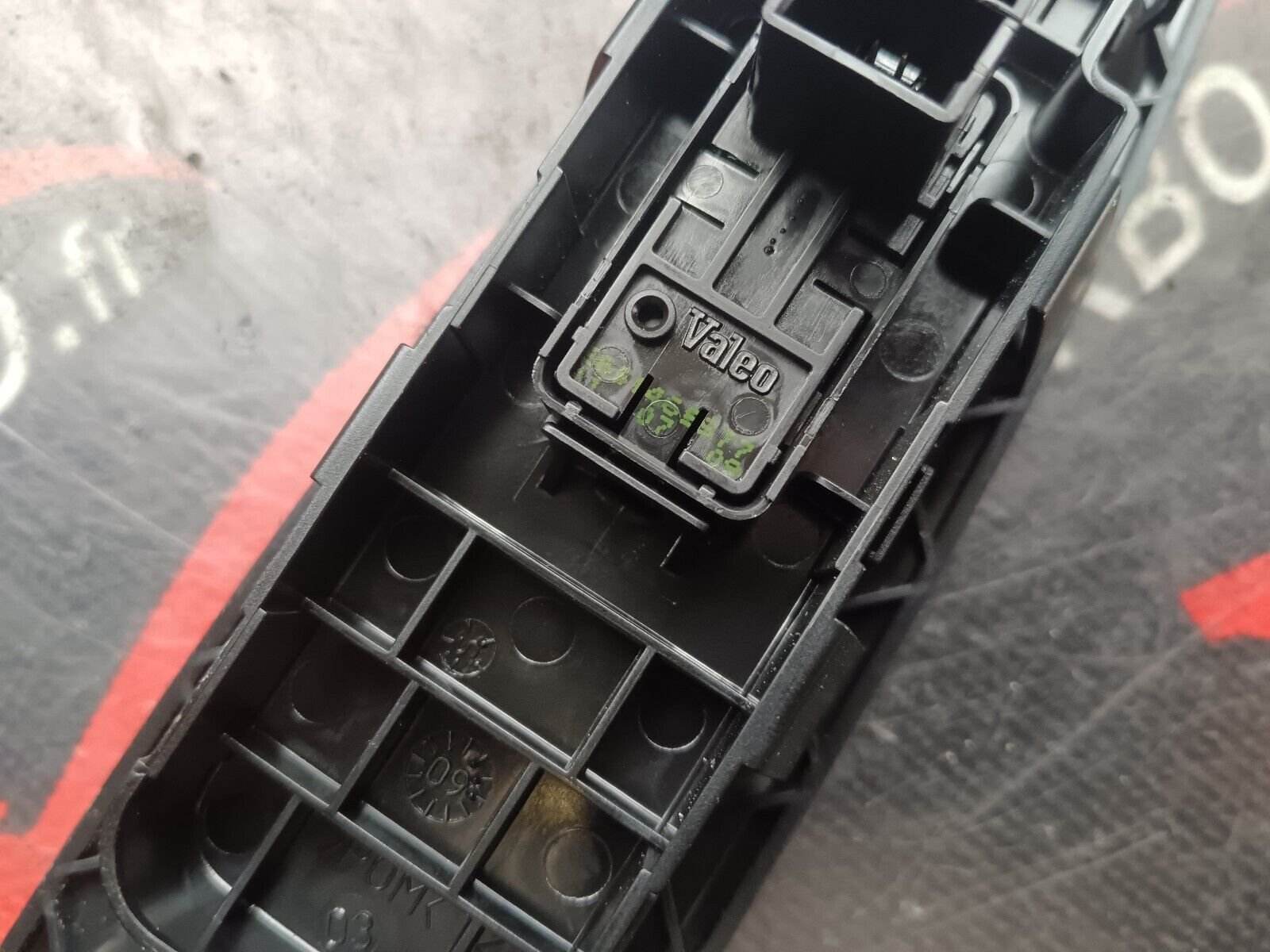 COMMANDE LEVE VITRE AVANT DROIT CITROEN C4 1.6VTI 90CH COUPE