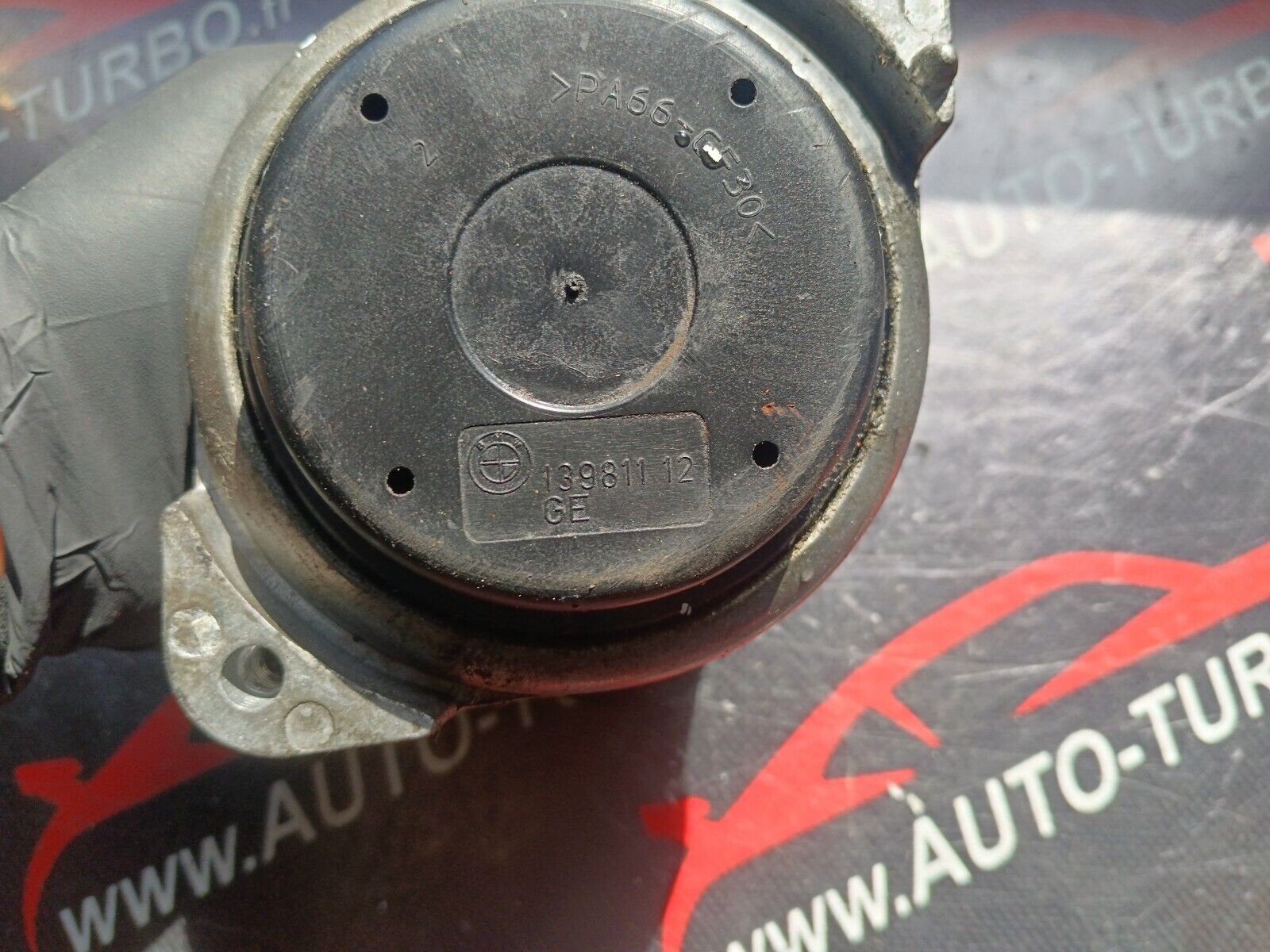 SUPPORT MOTEUR GAUCHE  BMW SERIE 1 120i REFERENCE: 13981112