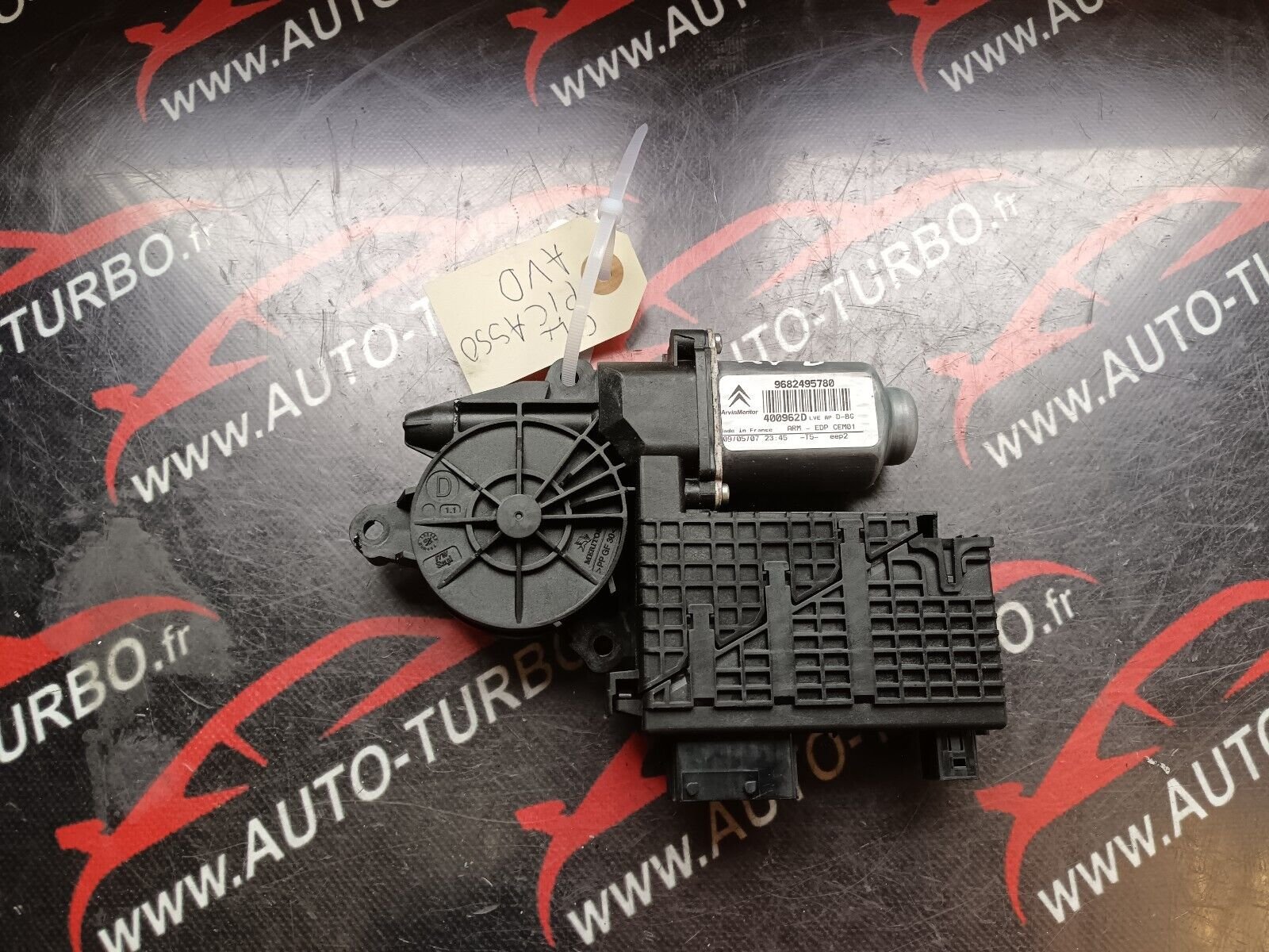 MOTEUR LEVE VITRE AVANT DROIT C4 PICASSO REFERENCE: 9682495780