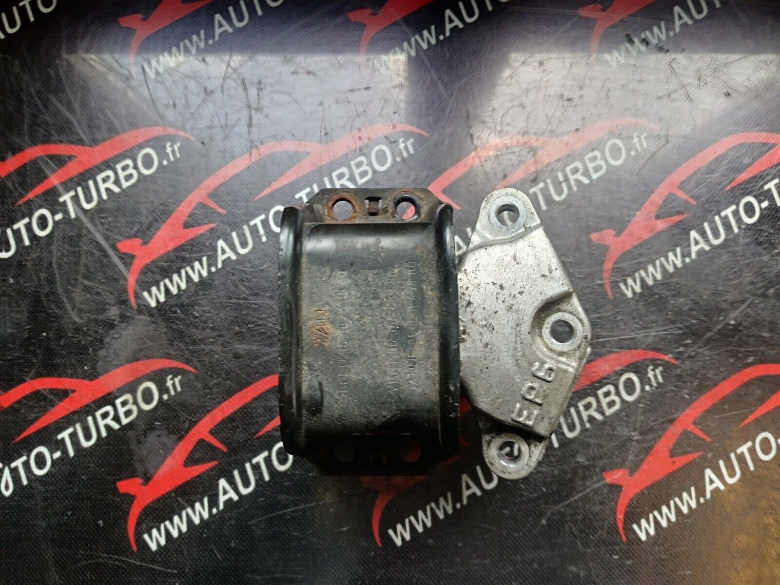 SUPPORT MOTEUR DROIT CITROEN C4 1.6VTI 90CH REFERENCE: 9636583980