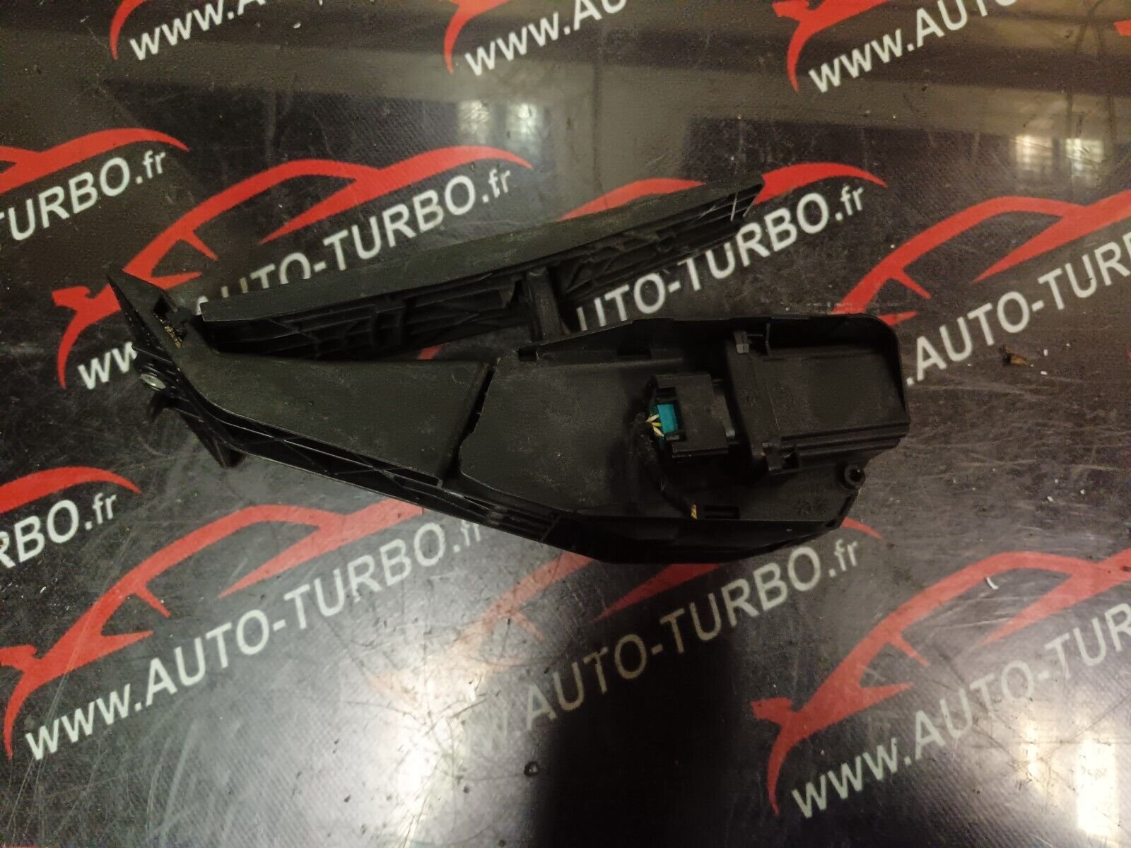 PEDALIER D'ACCELERATEUR BMW SERIE 1 REFERENCE: 35426770935