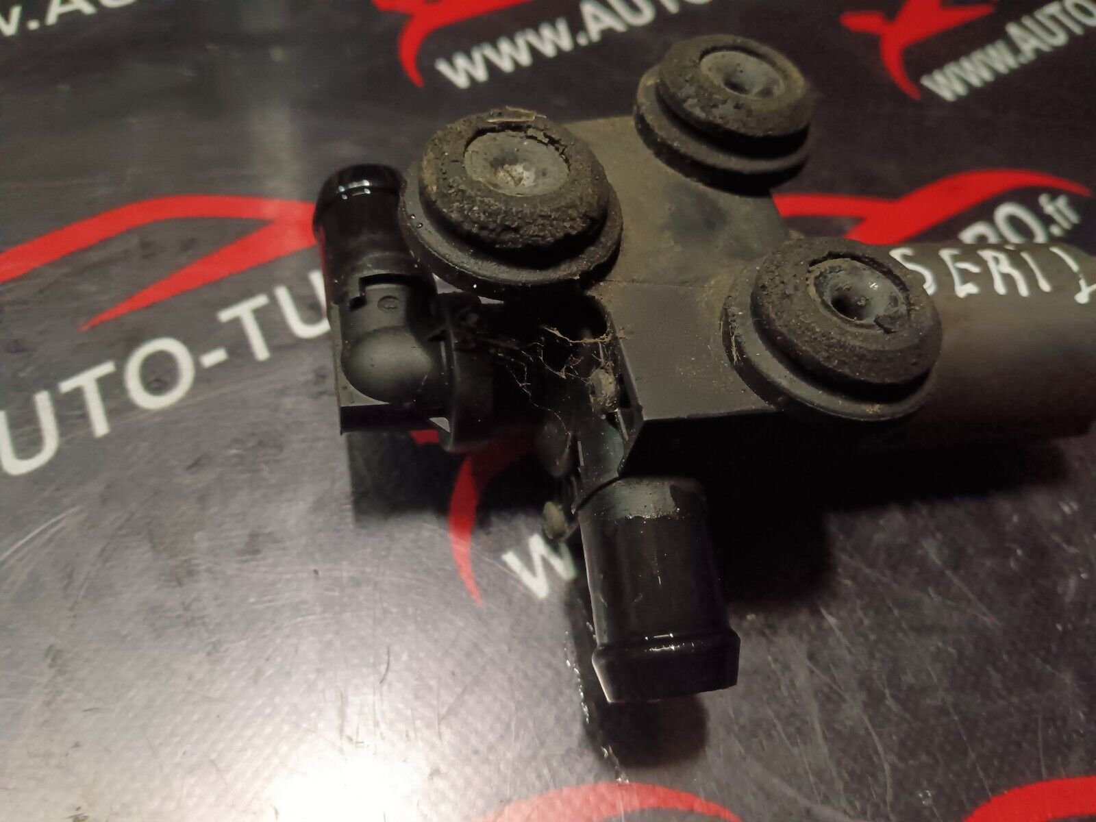 POMPE A EAU BMW SERIE 1 REFERENCE: 6928246