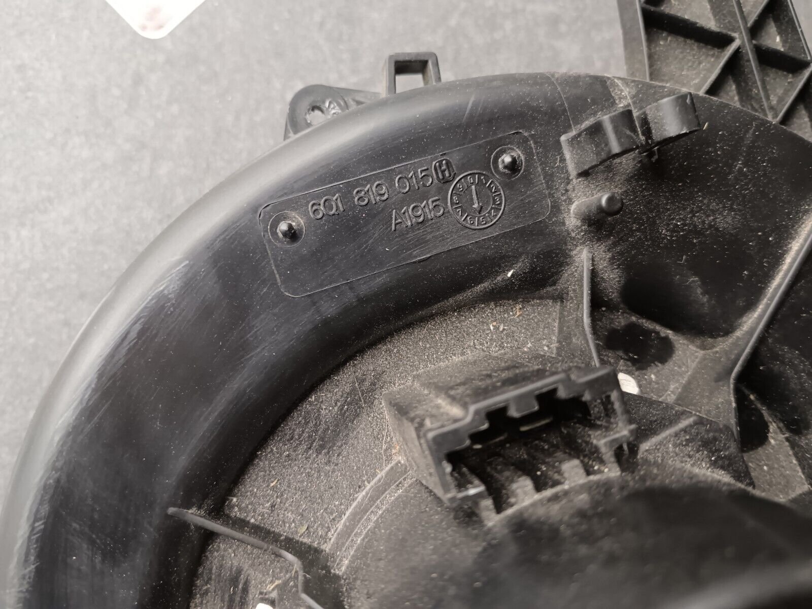 MOTEUR VENTILATEUR CHAUFFAGE VOLKSWAGEN POLO REFERENCE: 6Q1819015