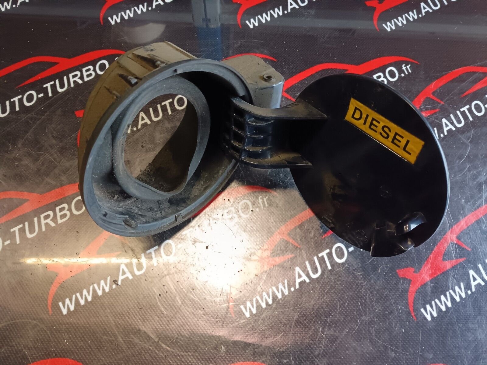 VOLET DE  TRAPPE CARBURANT CITROEN C4 REFERENCE: 9647152080