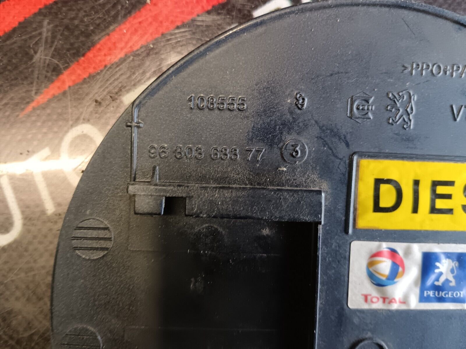 VOLET DE  TRAPPE CARBURANT PEUGEOT 308 REFERENCE: 9680363377