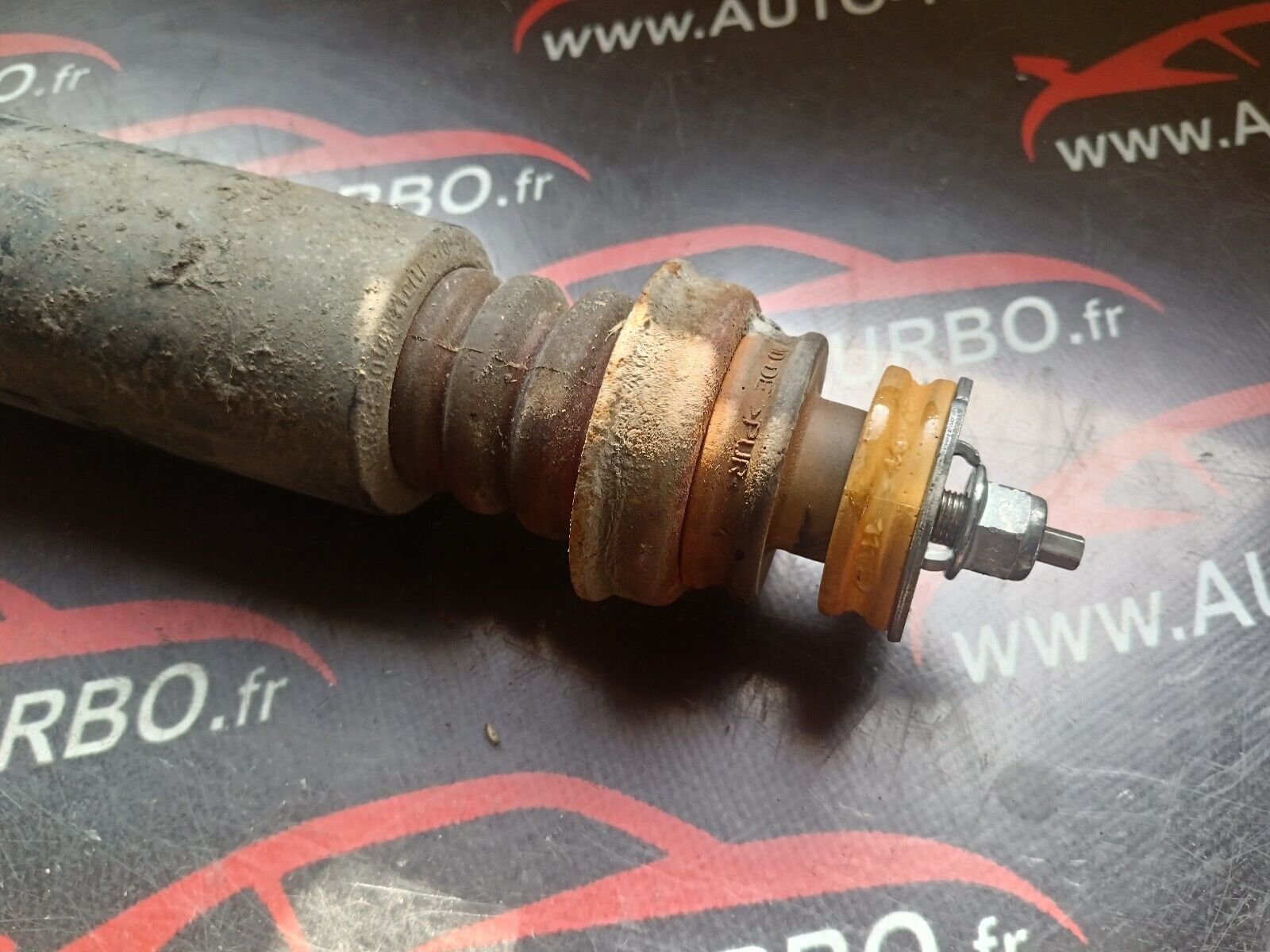 AMORTISSEUR ARRIERE DROIT BMW SERIE 1 E87 116i REFERENCE: 6771555