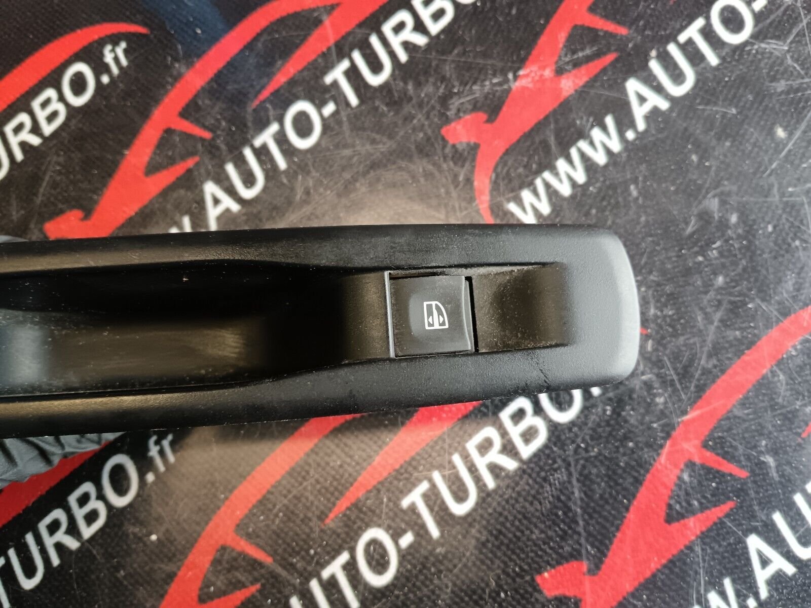 COMMANDE LEVE VITRE RENAULT SCENIC 3 REFERENCE: 829500004R