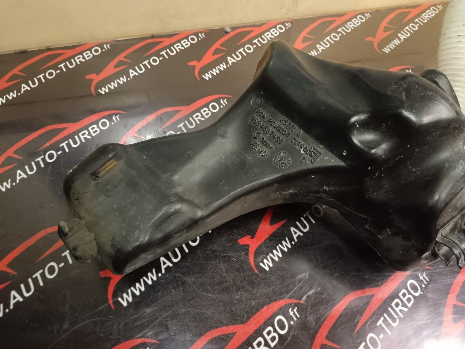 RESERVOIR LAVE-GLACE CITROEN C4 REFERENCE: 9684507480